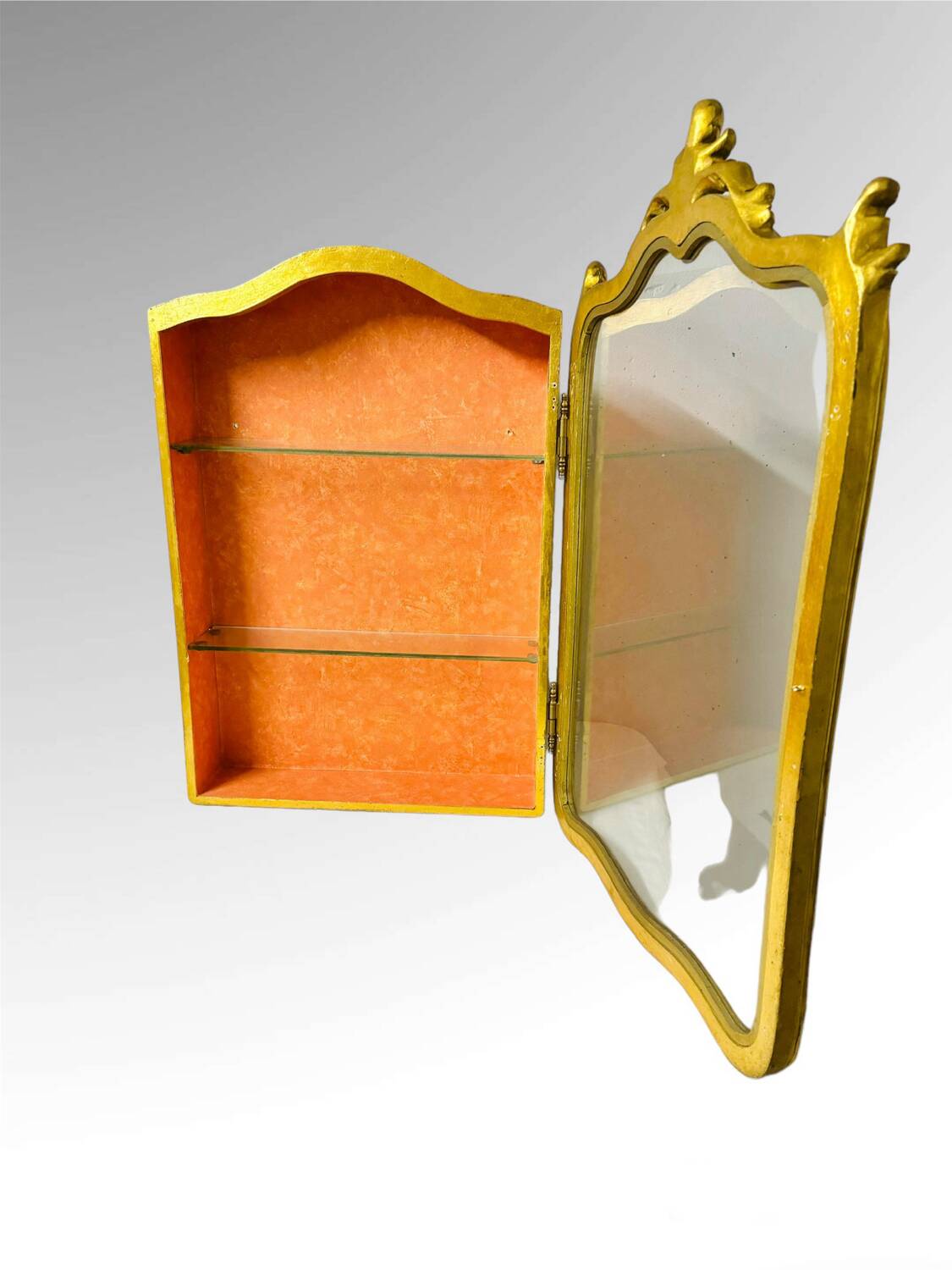 Vitrine murale de style Louis XV Rocaille Bois doré