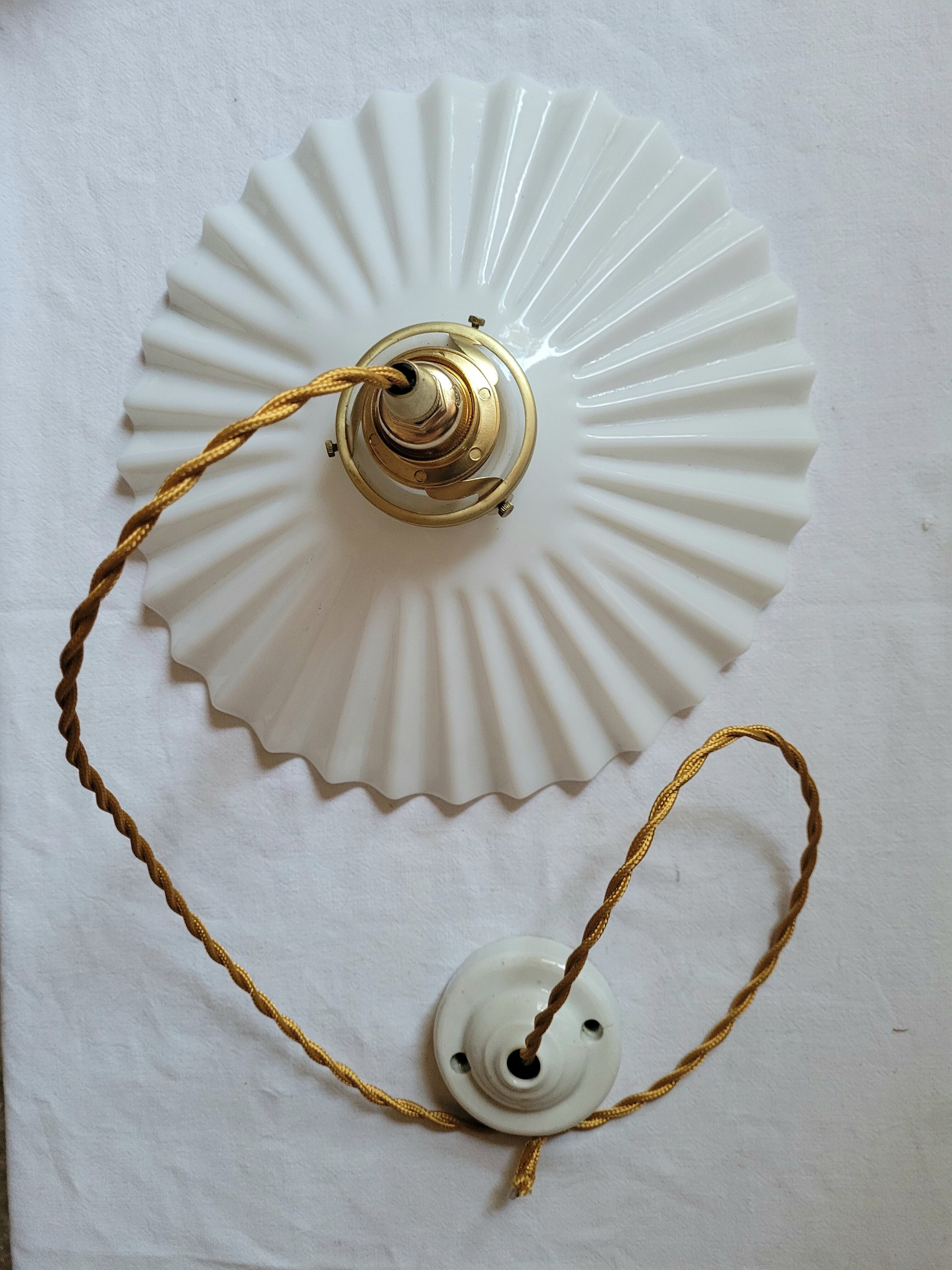 Pleated opaline hanging lamp