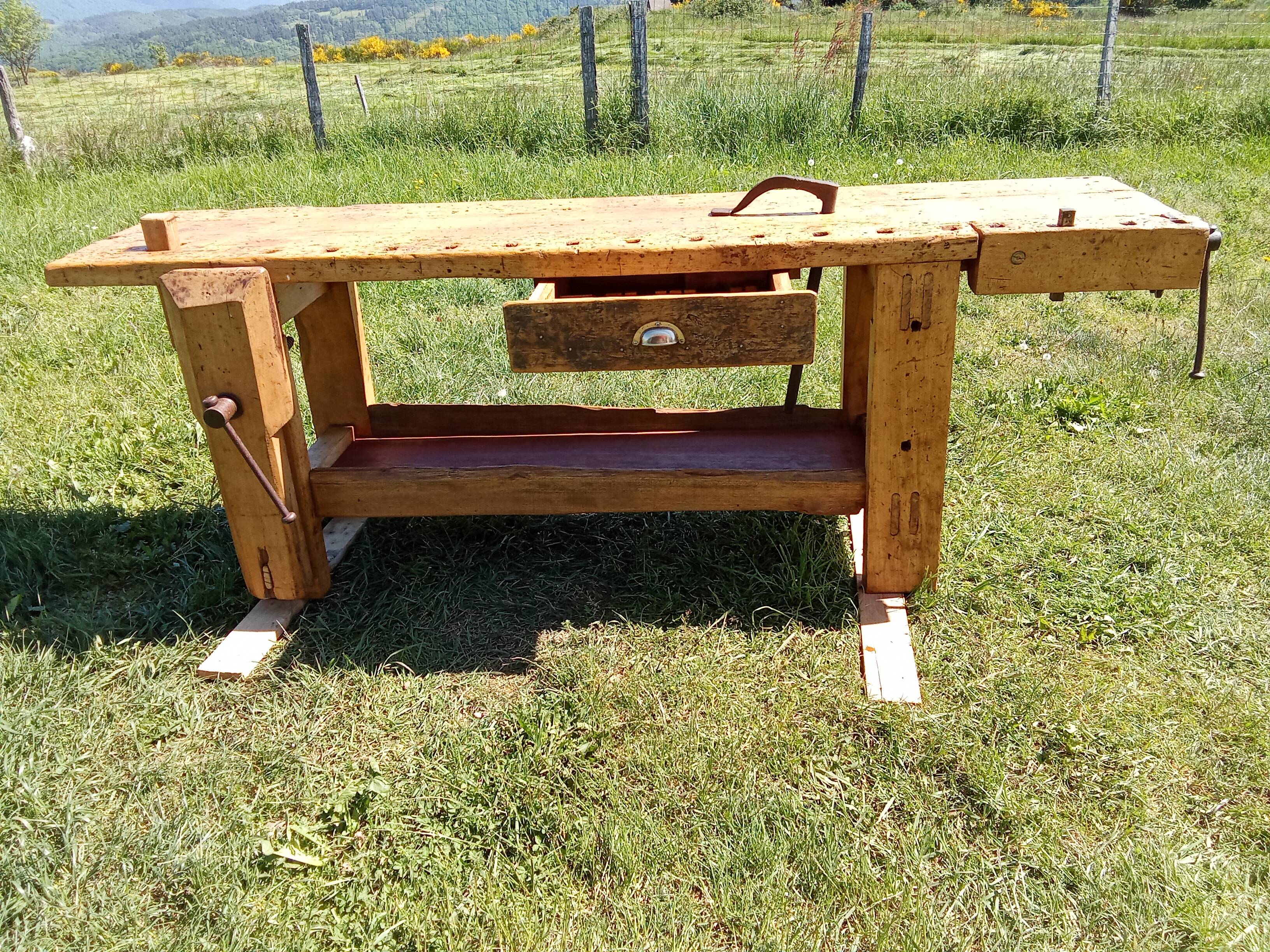 Old solid wood carpenter's bench with 2 functional vices.
