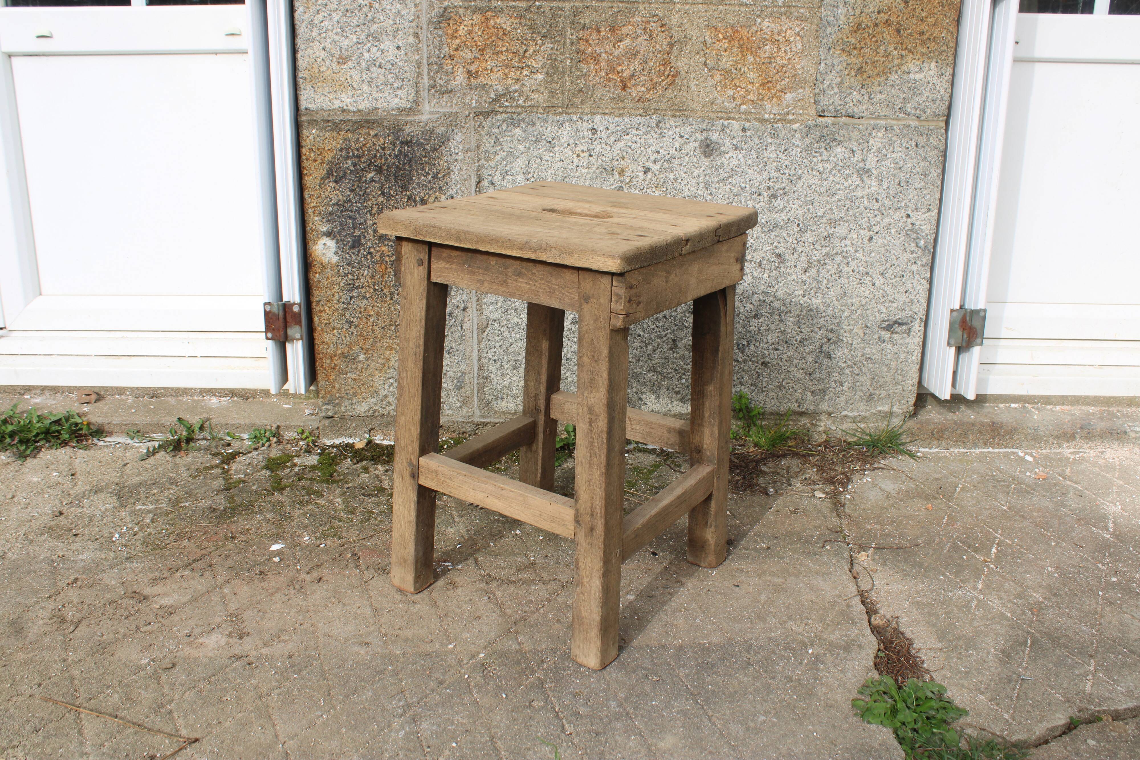 Vintage workshop stool in solid wood – sandblasted