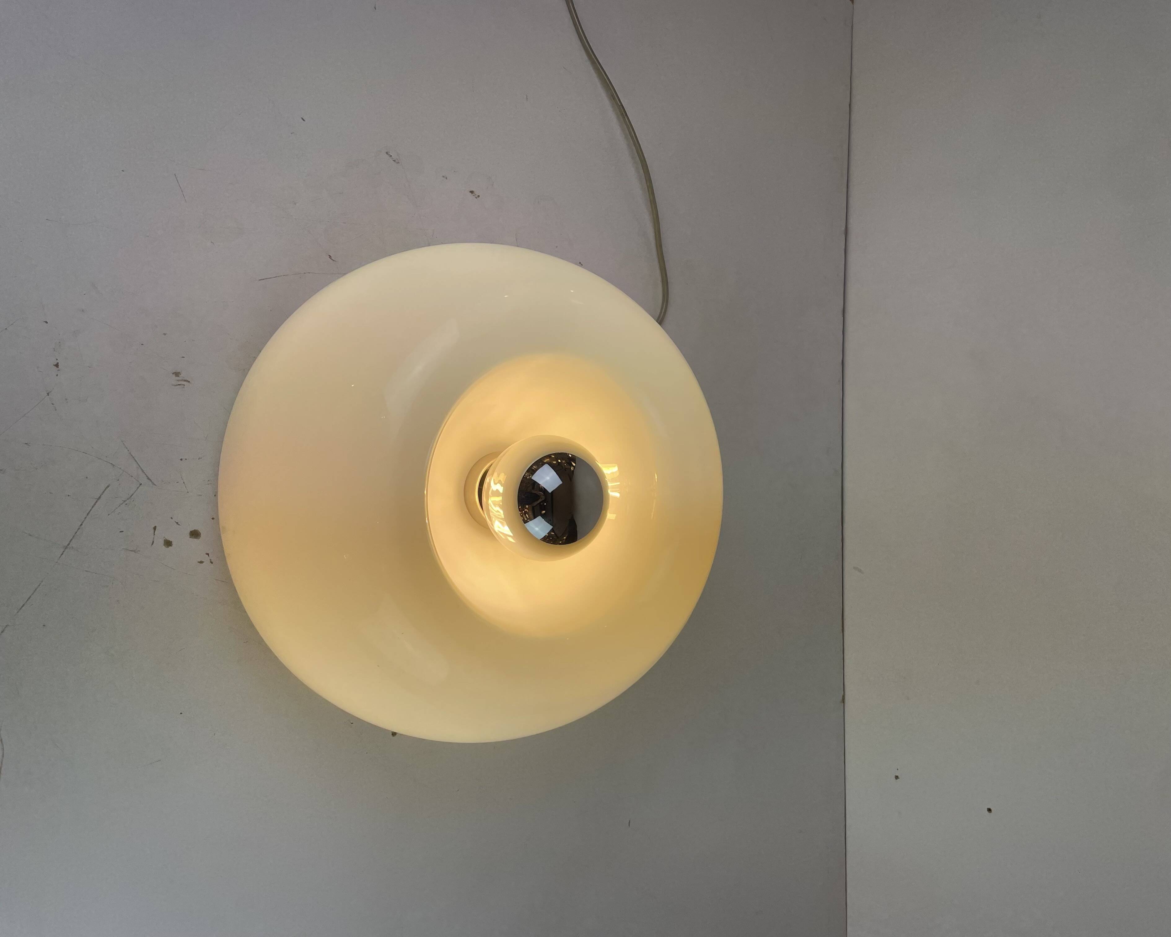 Velella, lampe de plafond ou murale par I Castiglioni pour Flos, Italie, années 1960.