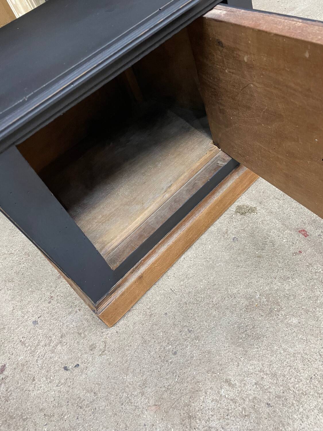 Table de chevet en bois peint