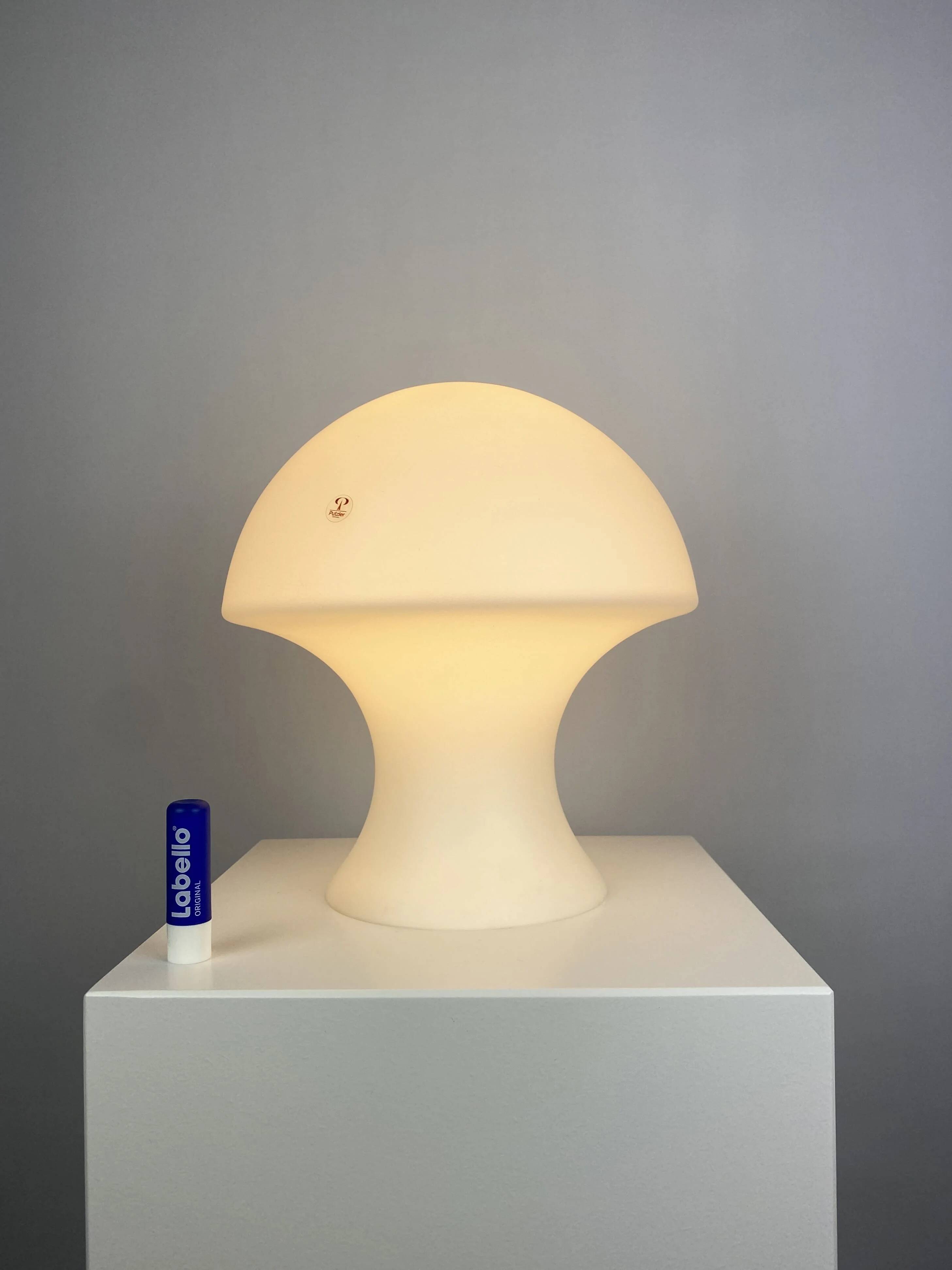 Lampe de table champignon en verre lait blanc Peill et Putzler 1970
