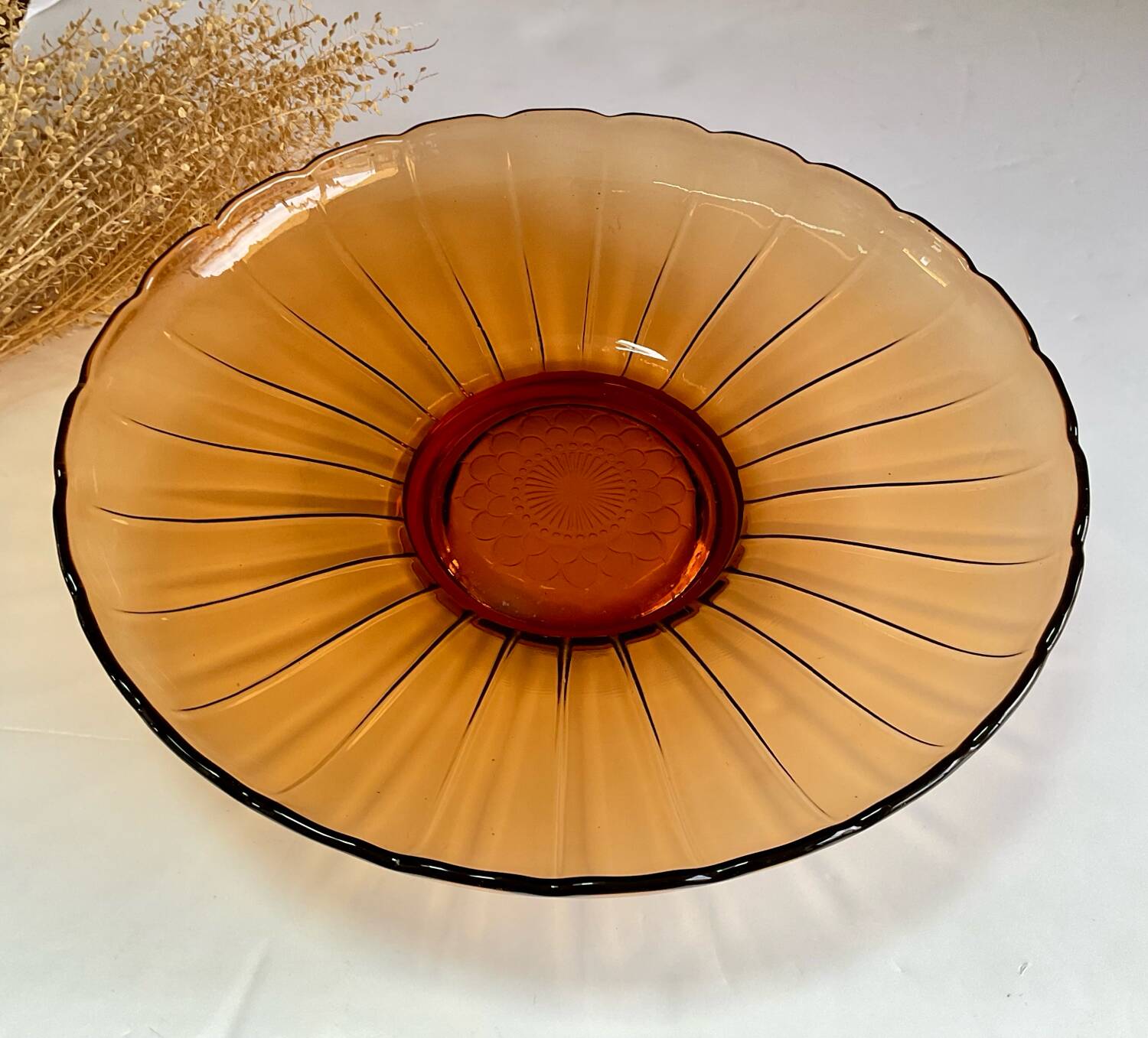 Amber glass plate