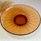 Plat en verre ambre