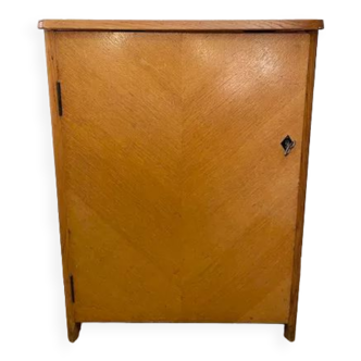 Storage cabinet