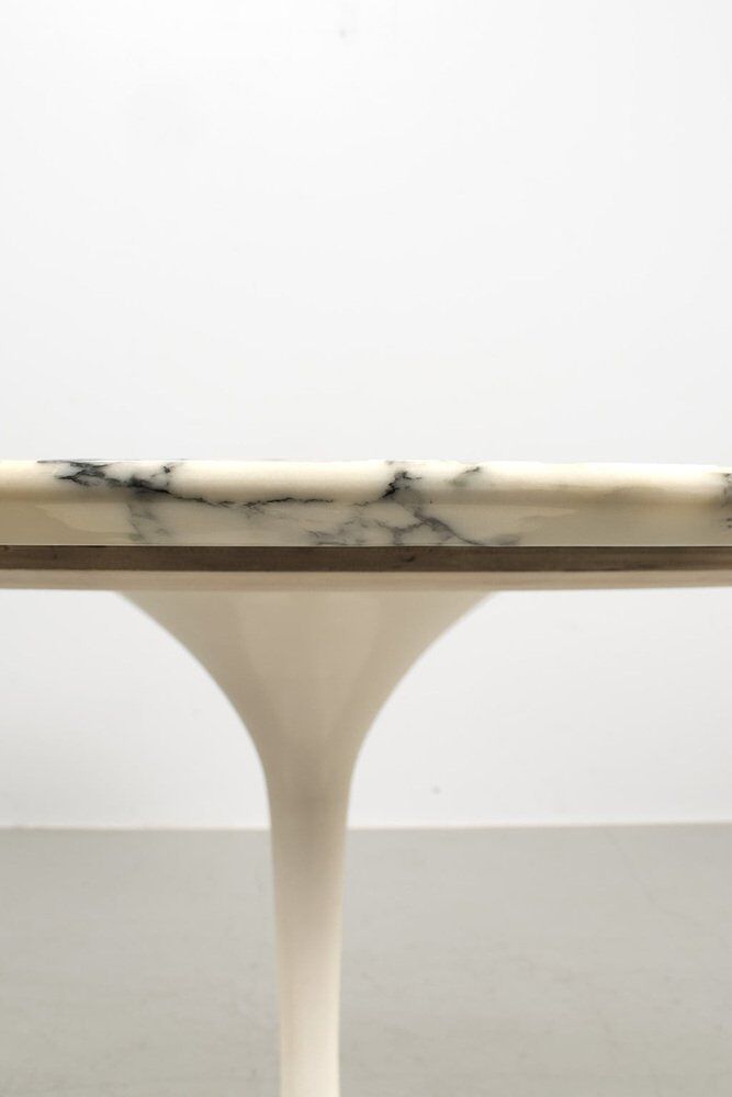 Round Dining Table by Eero Saarinen