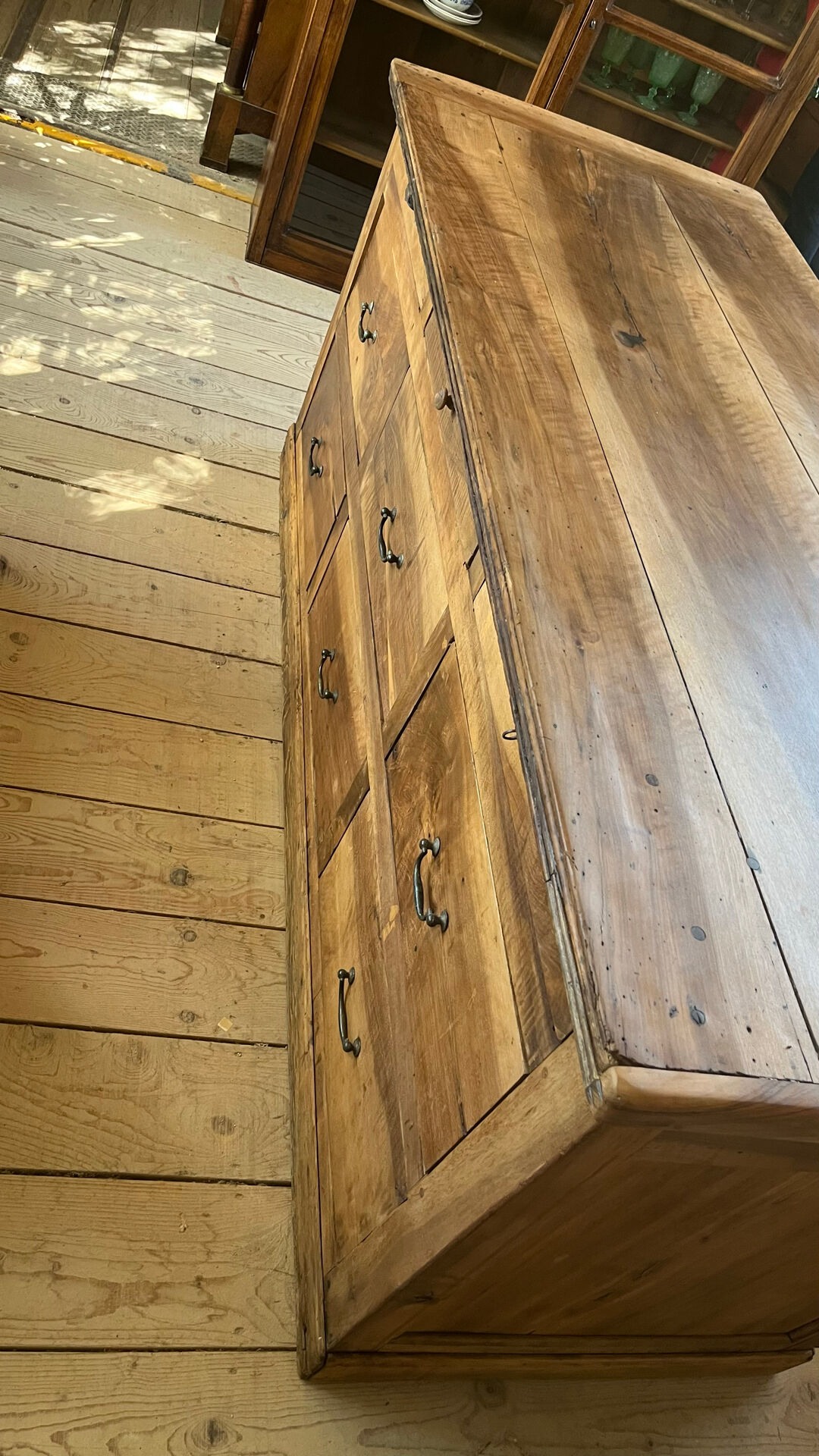 Workshop cabinet with drawers