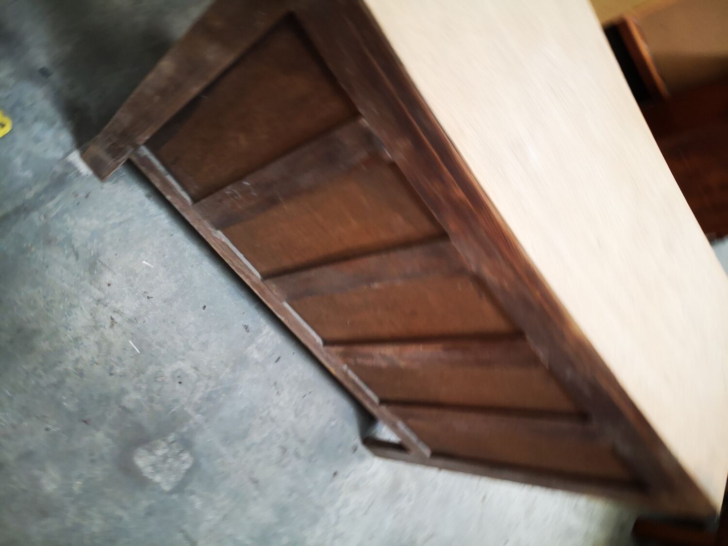 Aerogummed chest of drawers
