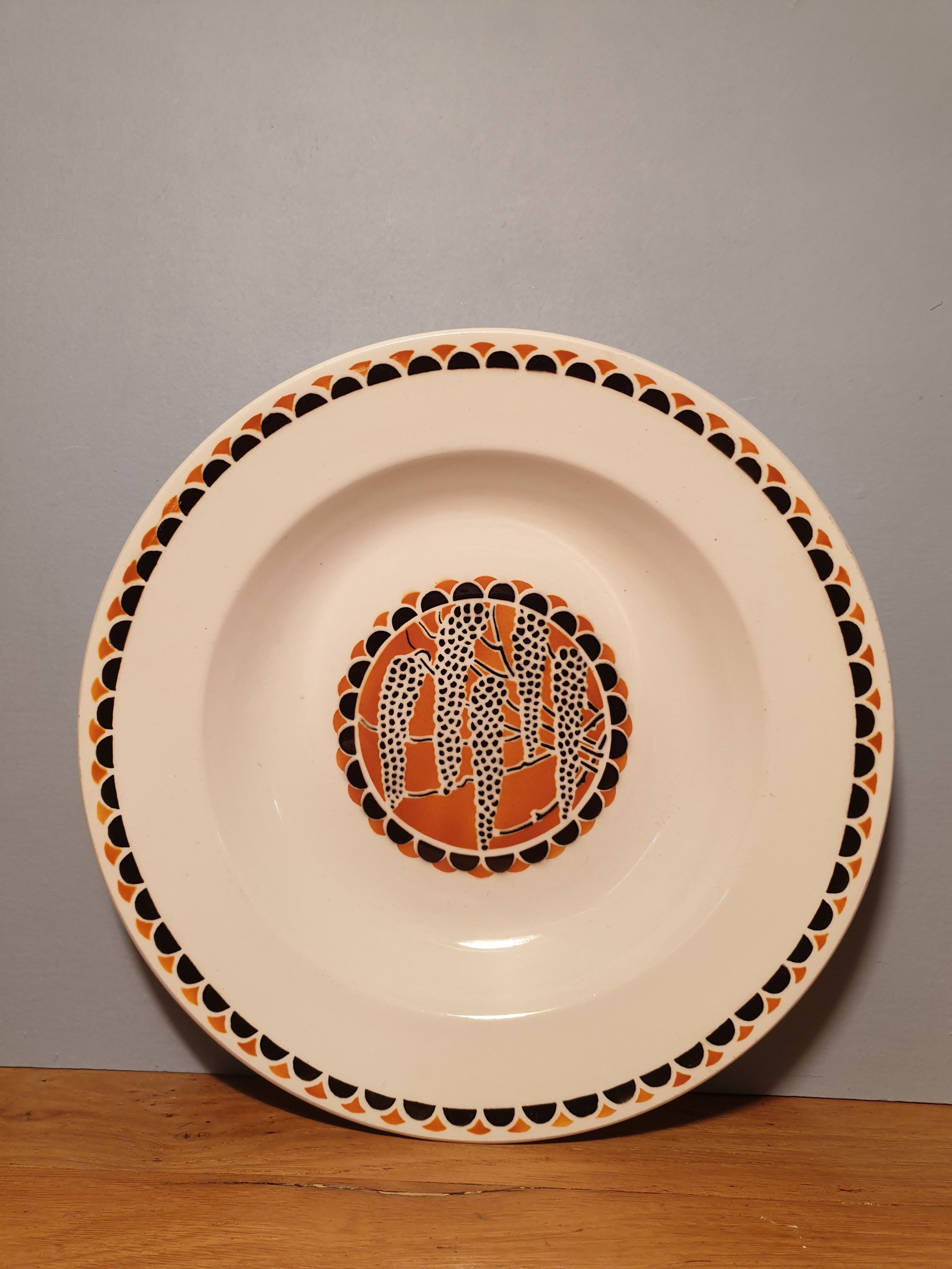 Suite of 7 hollow plates Saarguemines