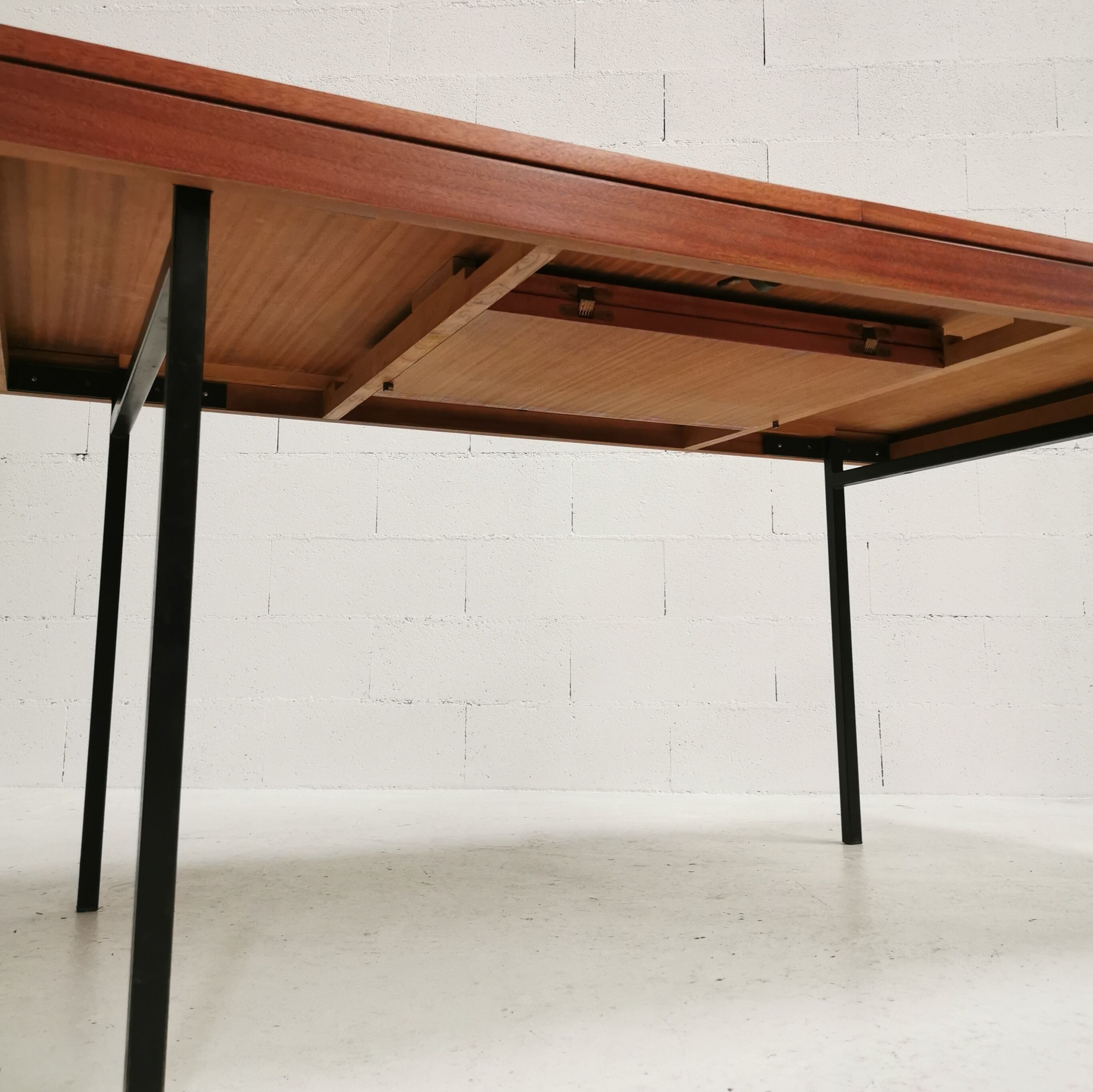 Table de repas extensible ARP  1950