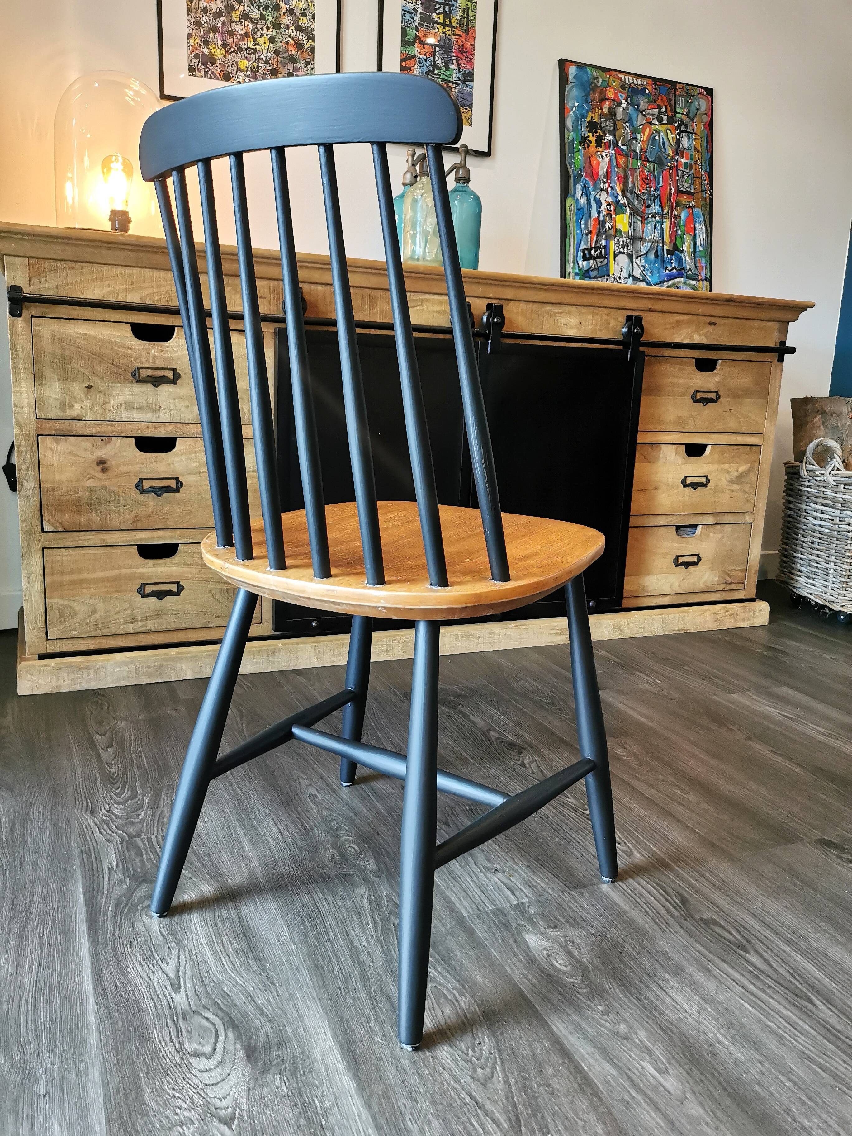 Series of 4 Scandinavian chairs