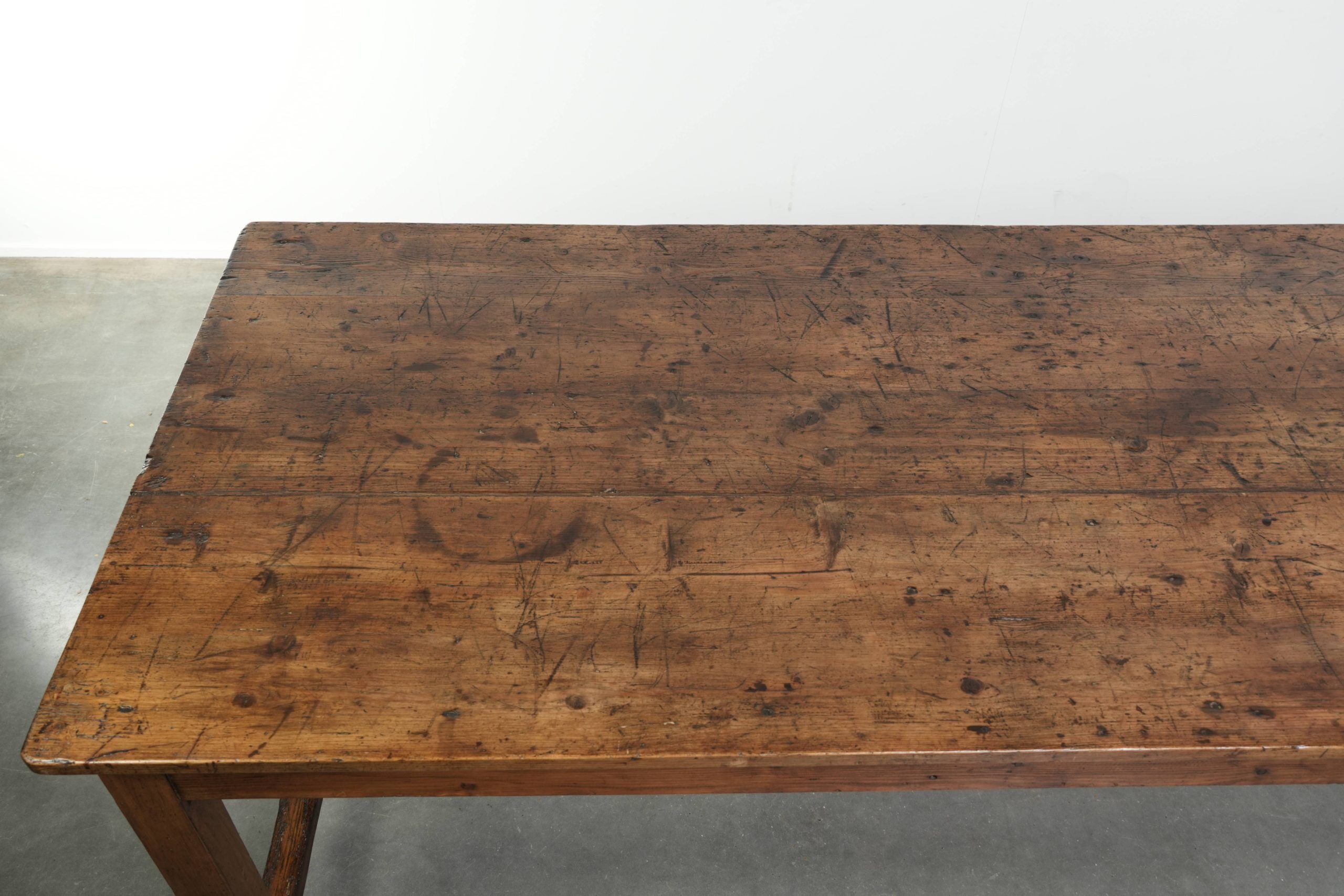 French antique farmhouse dining table from the 19th century of pine wood
