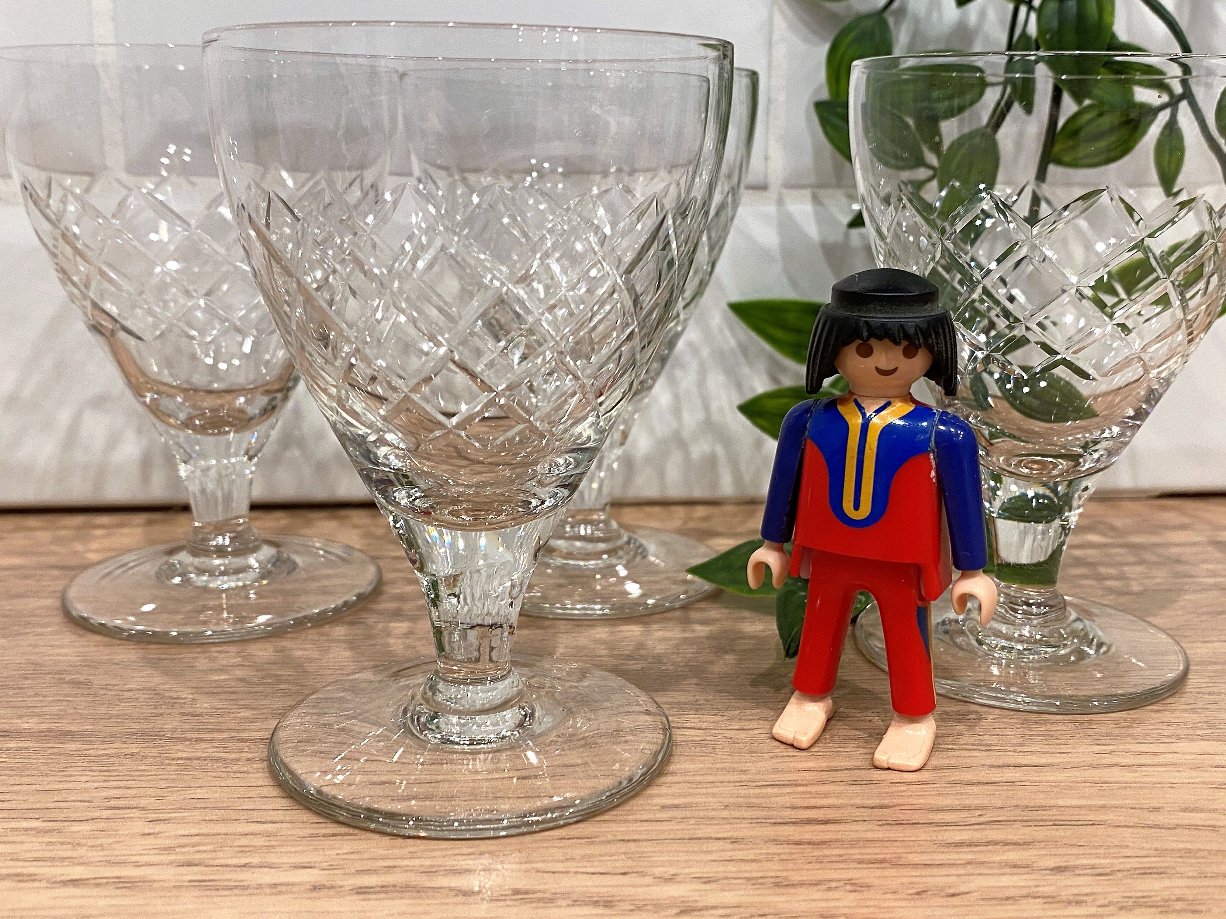 Set of 4 wine glasses in cut glass