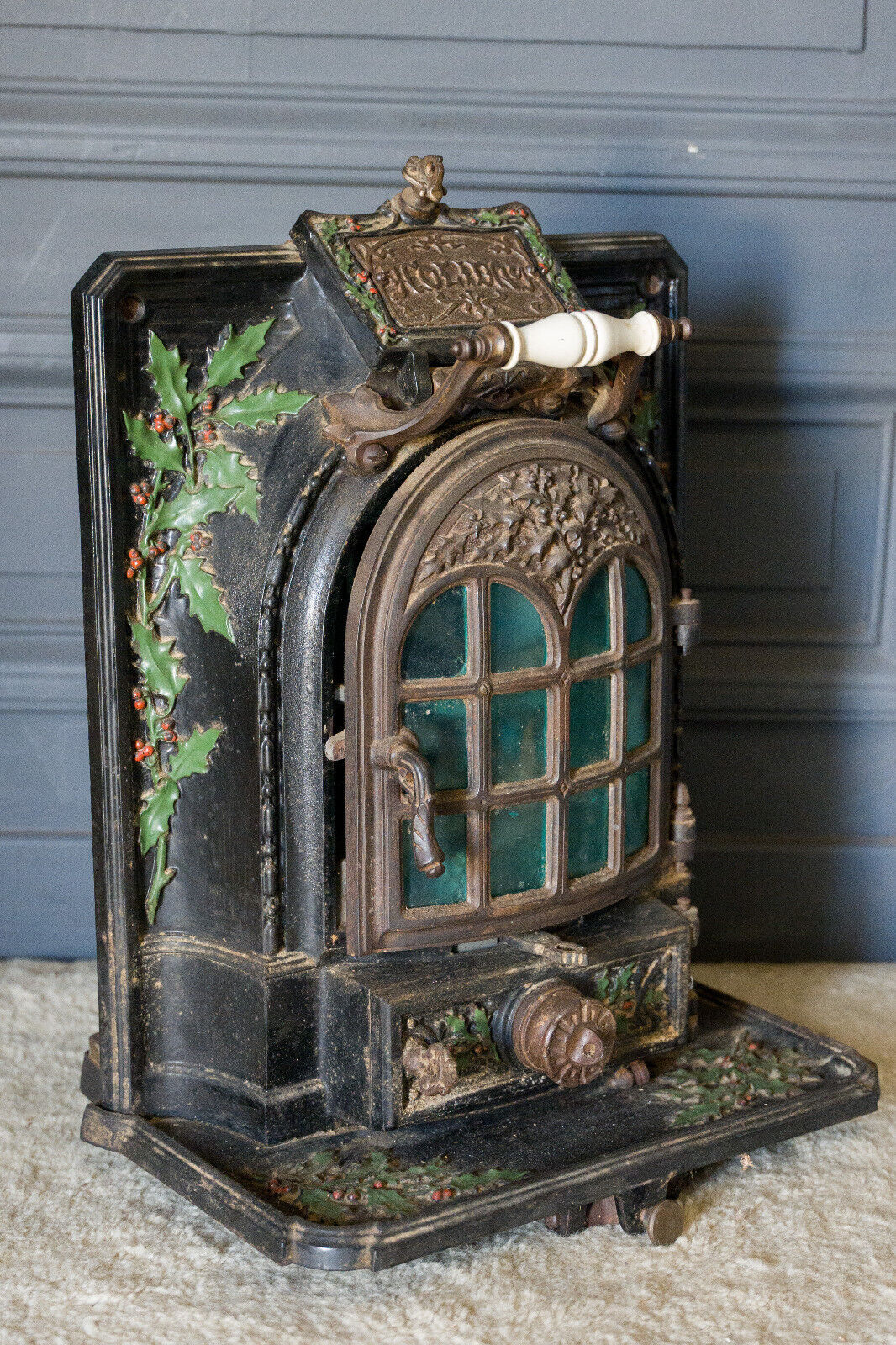 Cast iron stove Forges Fonderie Saint Nicolas brand Holiday Décor holly