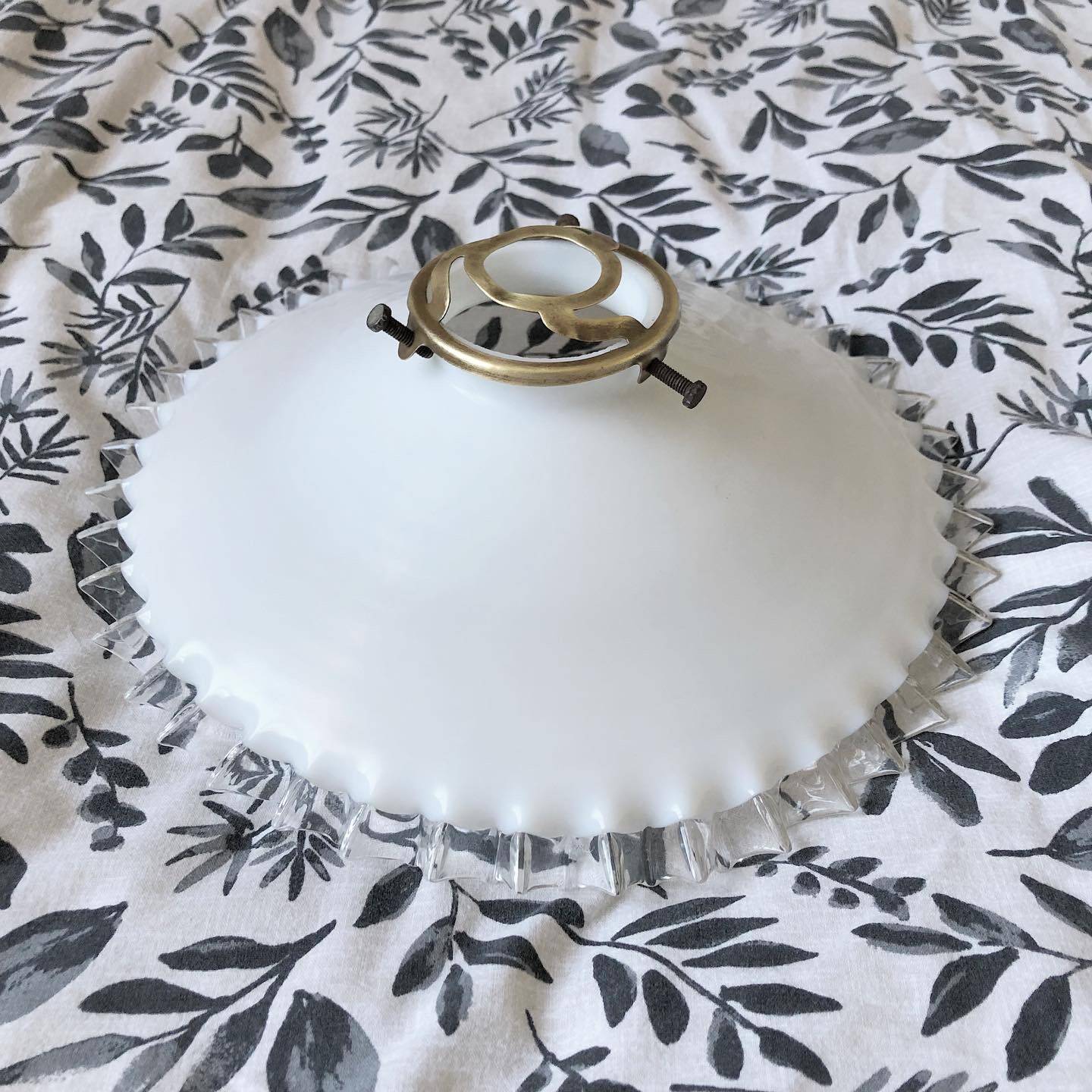 Vintage opaline suspension