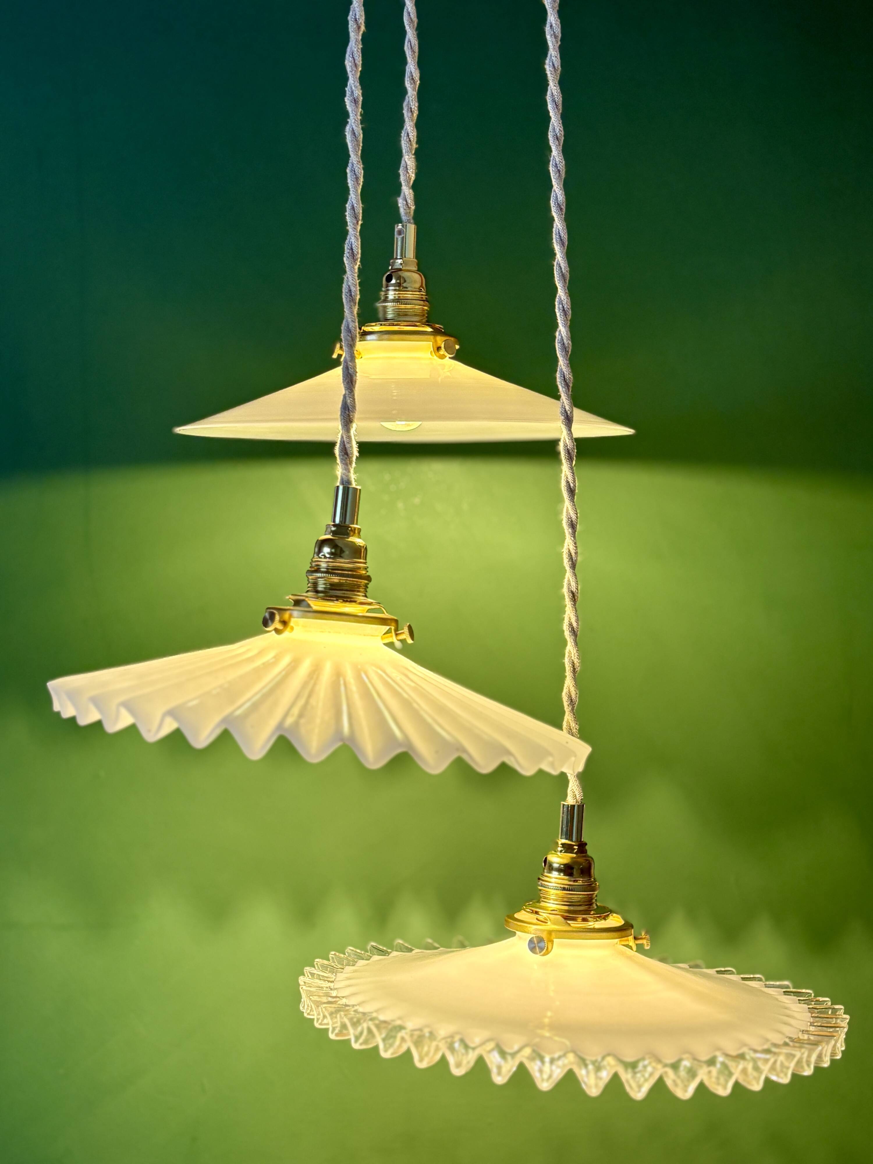 Vintage triple suspension lampshade in white opaline.