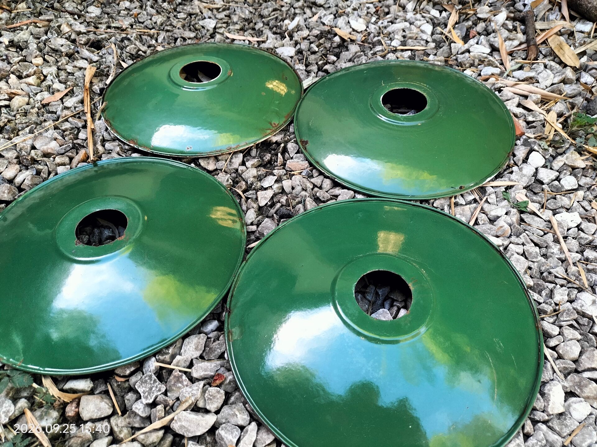 Enamelled sheet metal lampshade