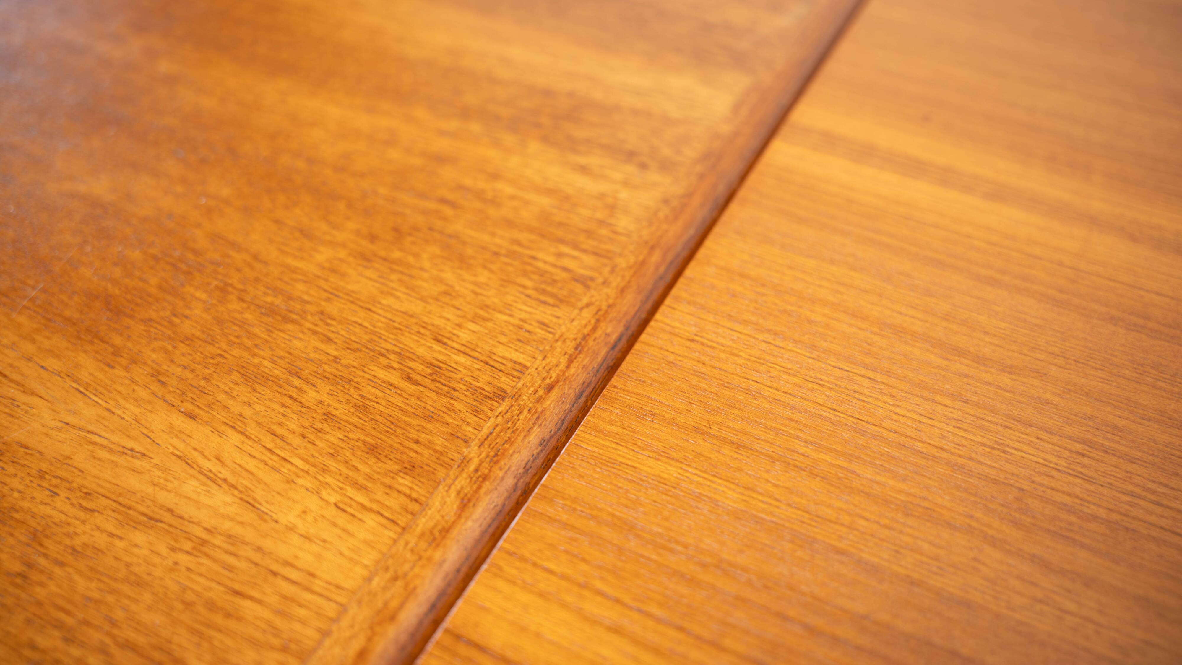 Niels O Moller dining table