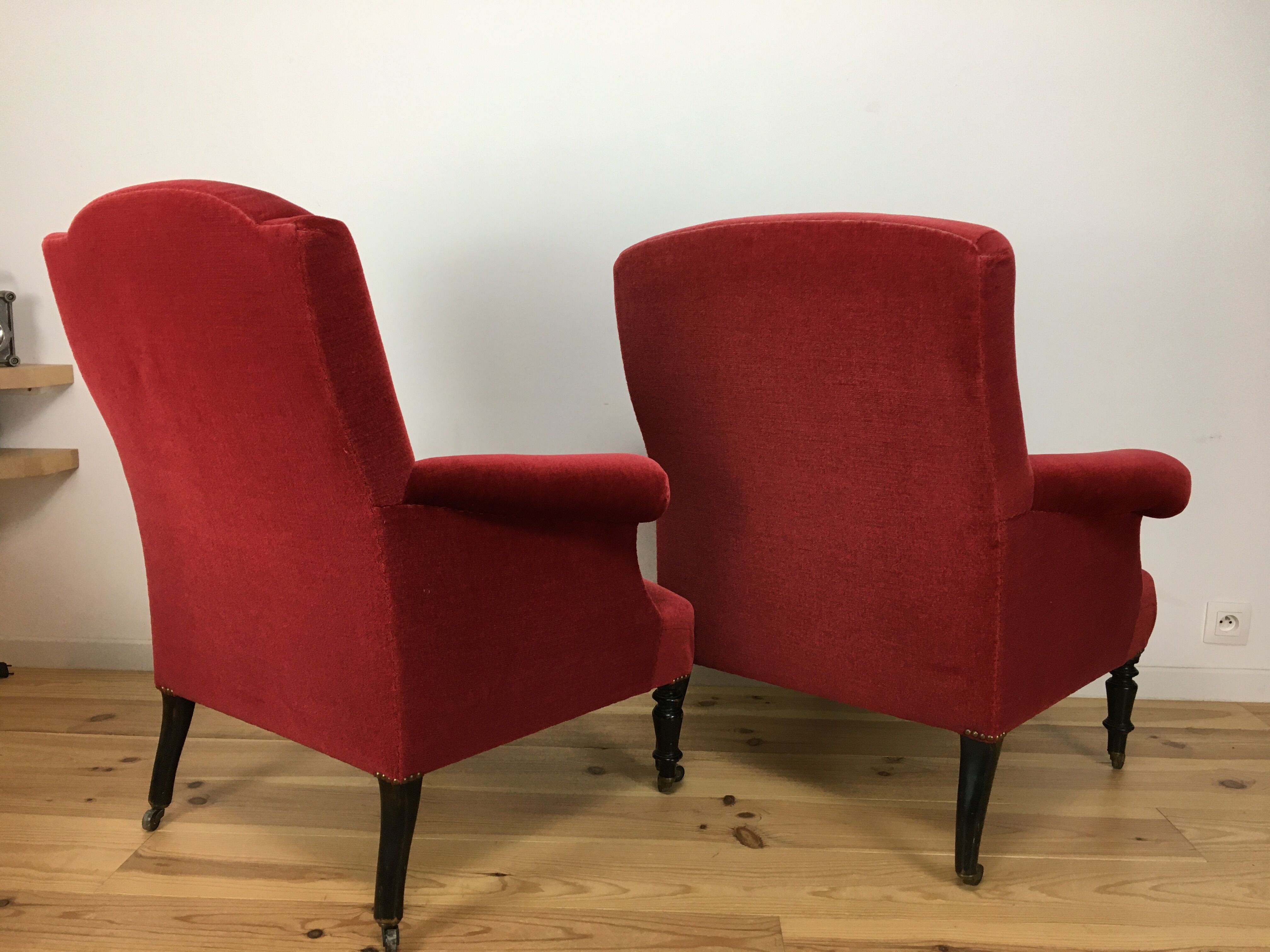 Paire de fauteuils crapaud Napoléon III en velours rouge