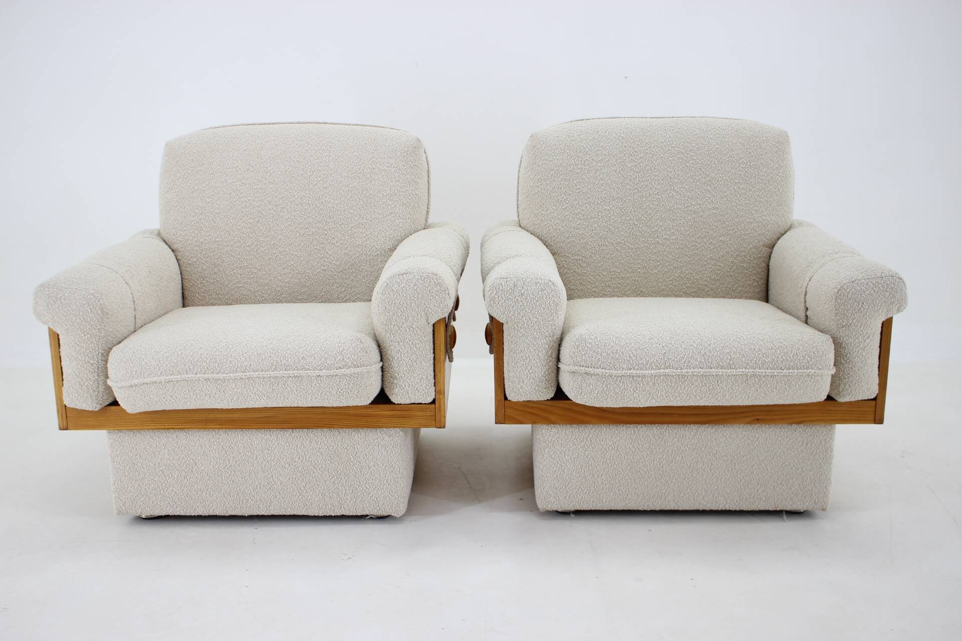 Paire de fauteuils années 1970 en tissu boucle, tchécoslovaquie