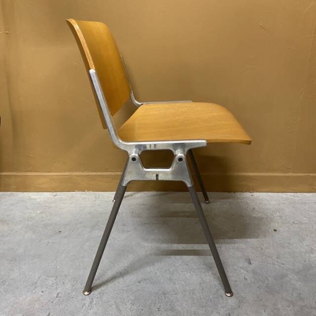 Set of 6 vintage Giancarlo Piretti chairs, model DSC 106