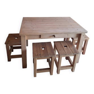 Table et 4 tabourets en bois