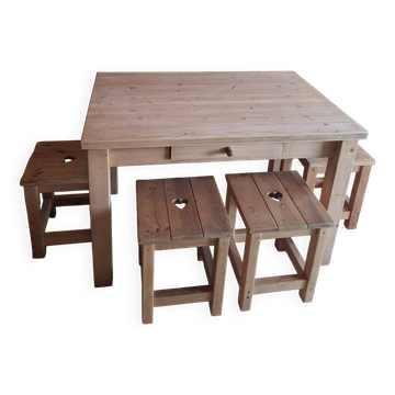 Table et 4 tabourets en bois