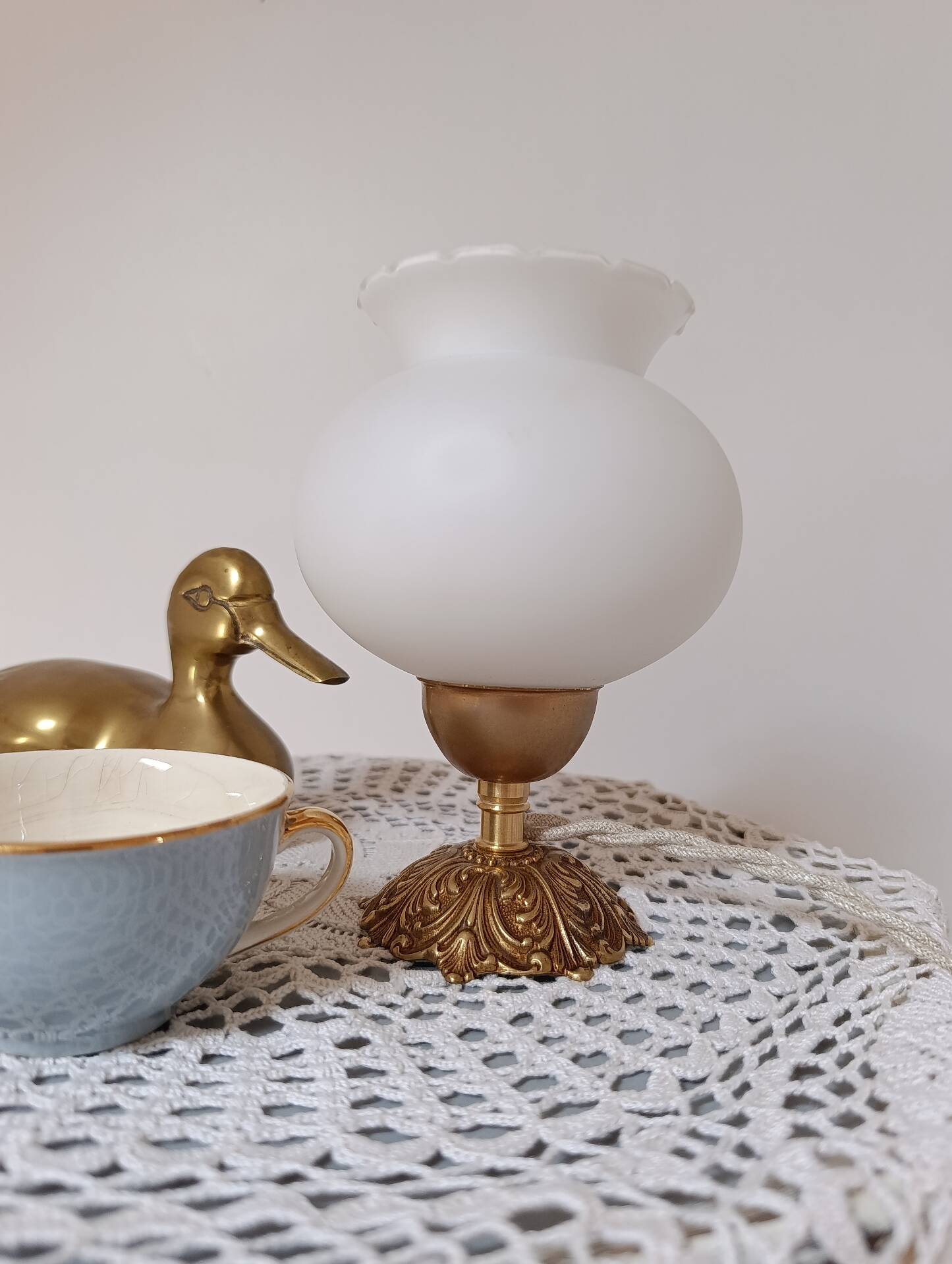 Lampe en bronze et opaline