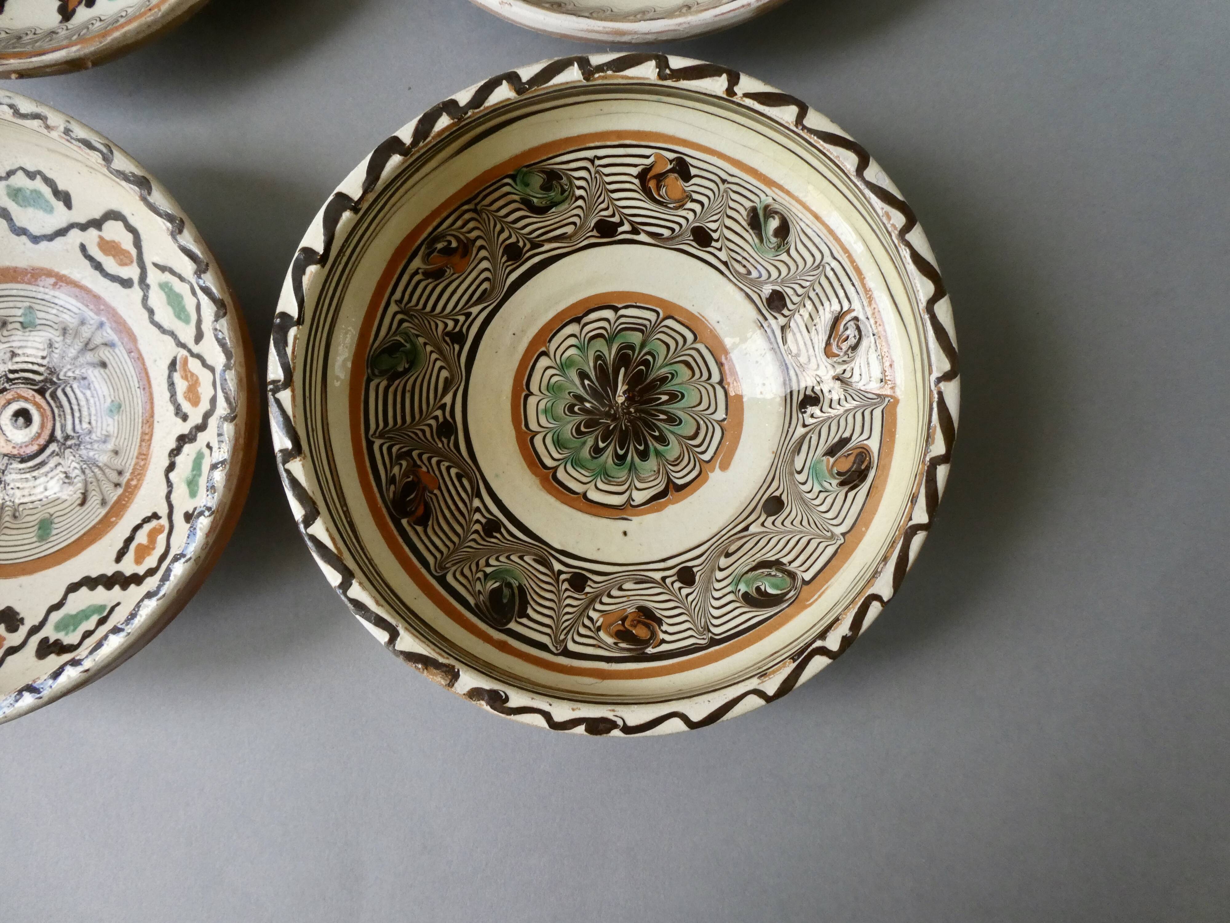 Set of 4 cups or Horezu pottery, signed