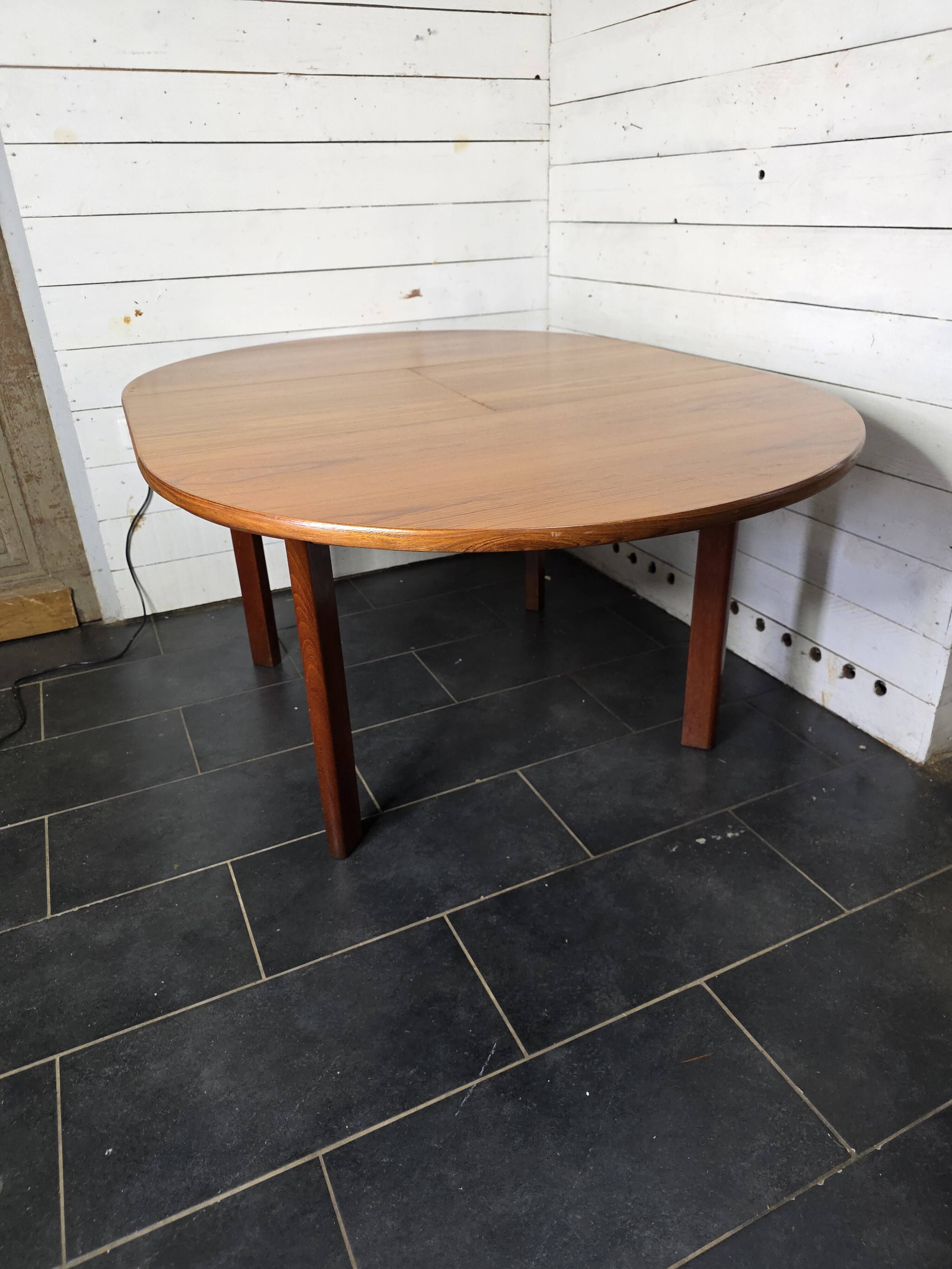 Vintage 60s extendable round teak table
