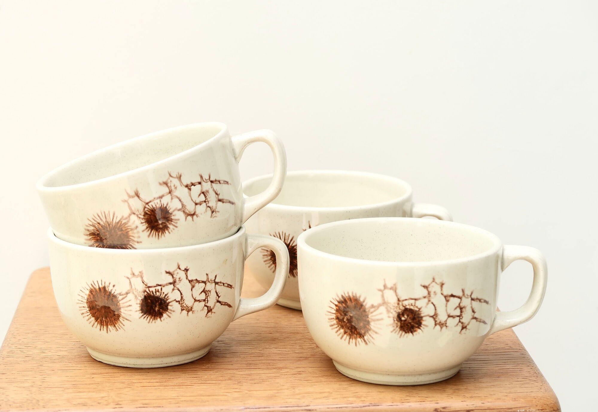 Set of 4 chocolate cups or tea Sarreguemines Les Chardons, 70s
