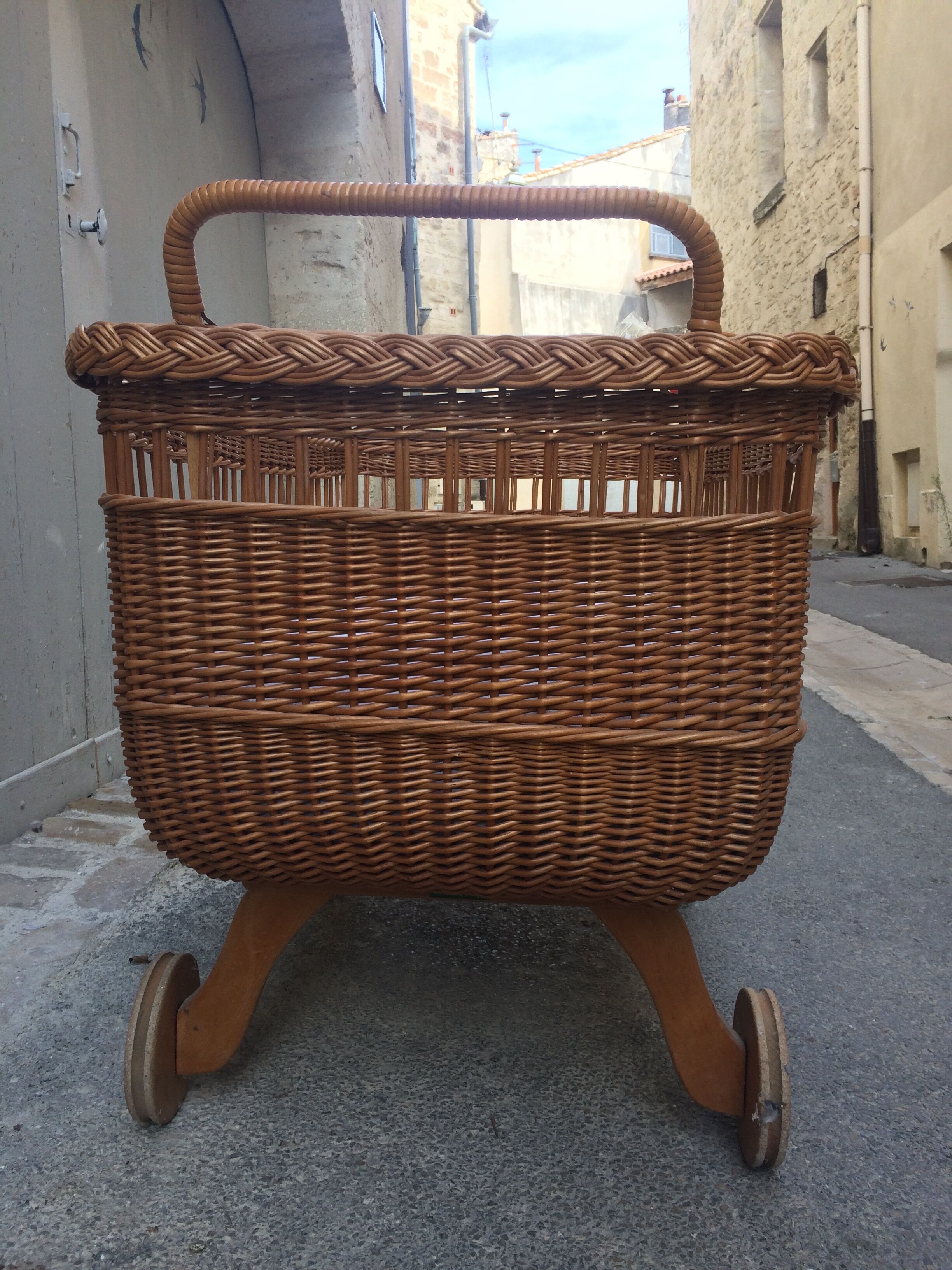 Large cradle wicker vintage organic mattress with "sound"