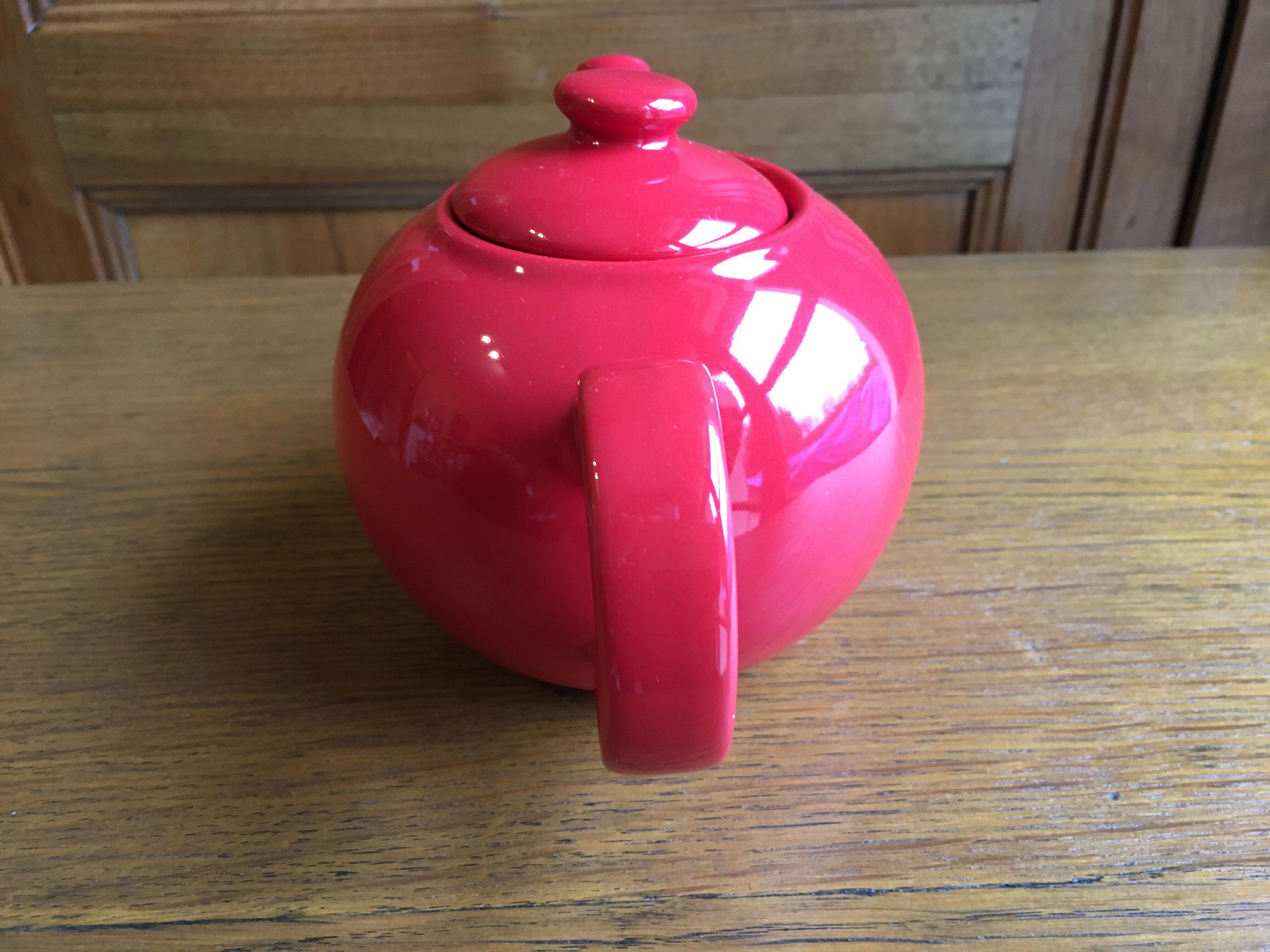 Sema red teapot