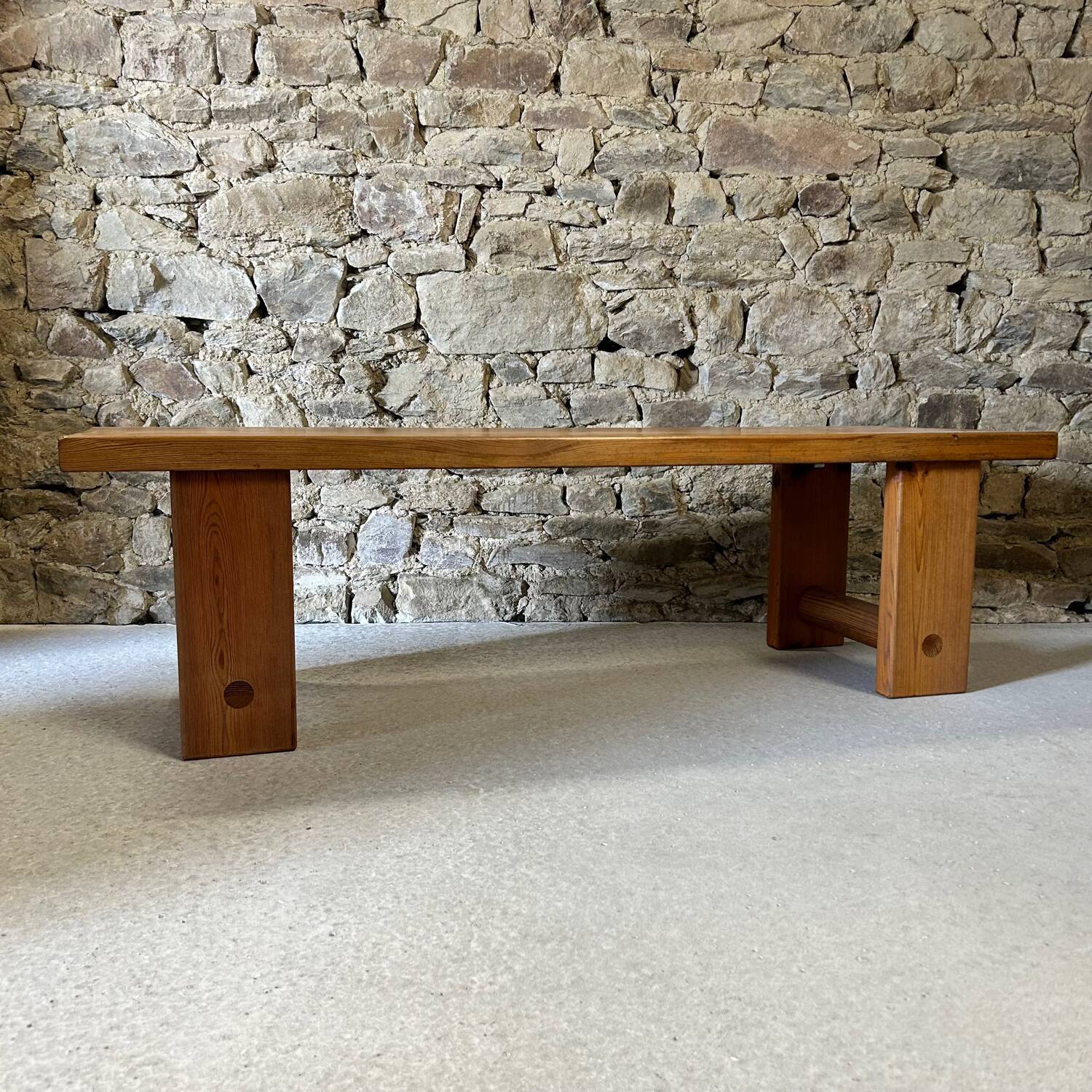 Table basse / banc en pin massif par Sven Larsson