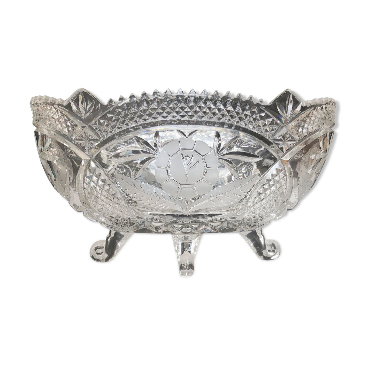 Large cut in cut crystal