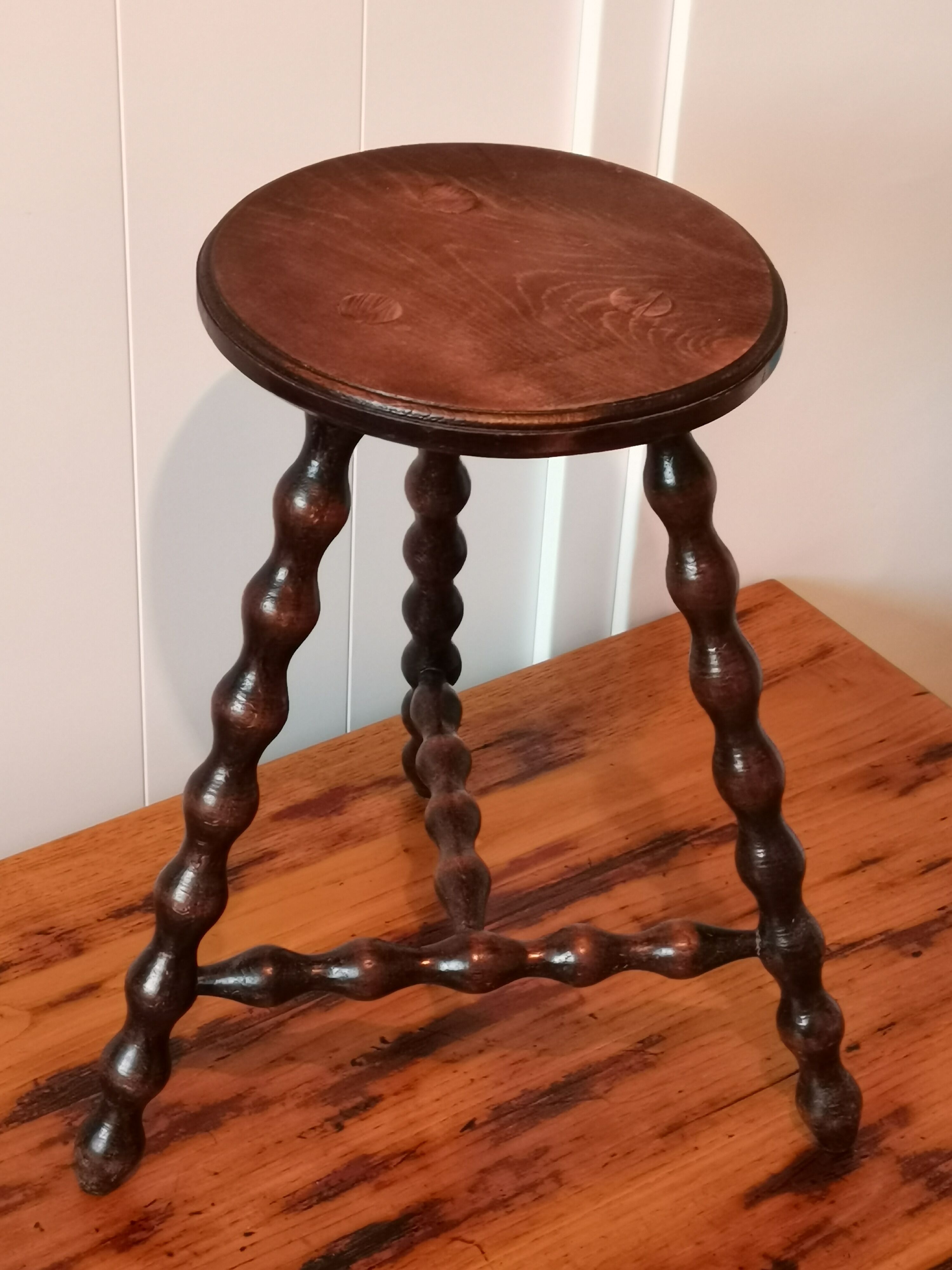 Stool style arts and crafts