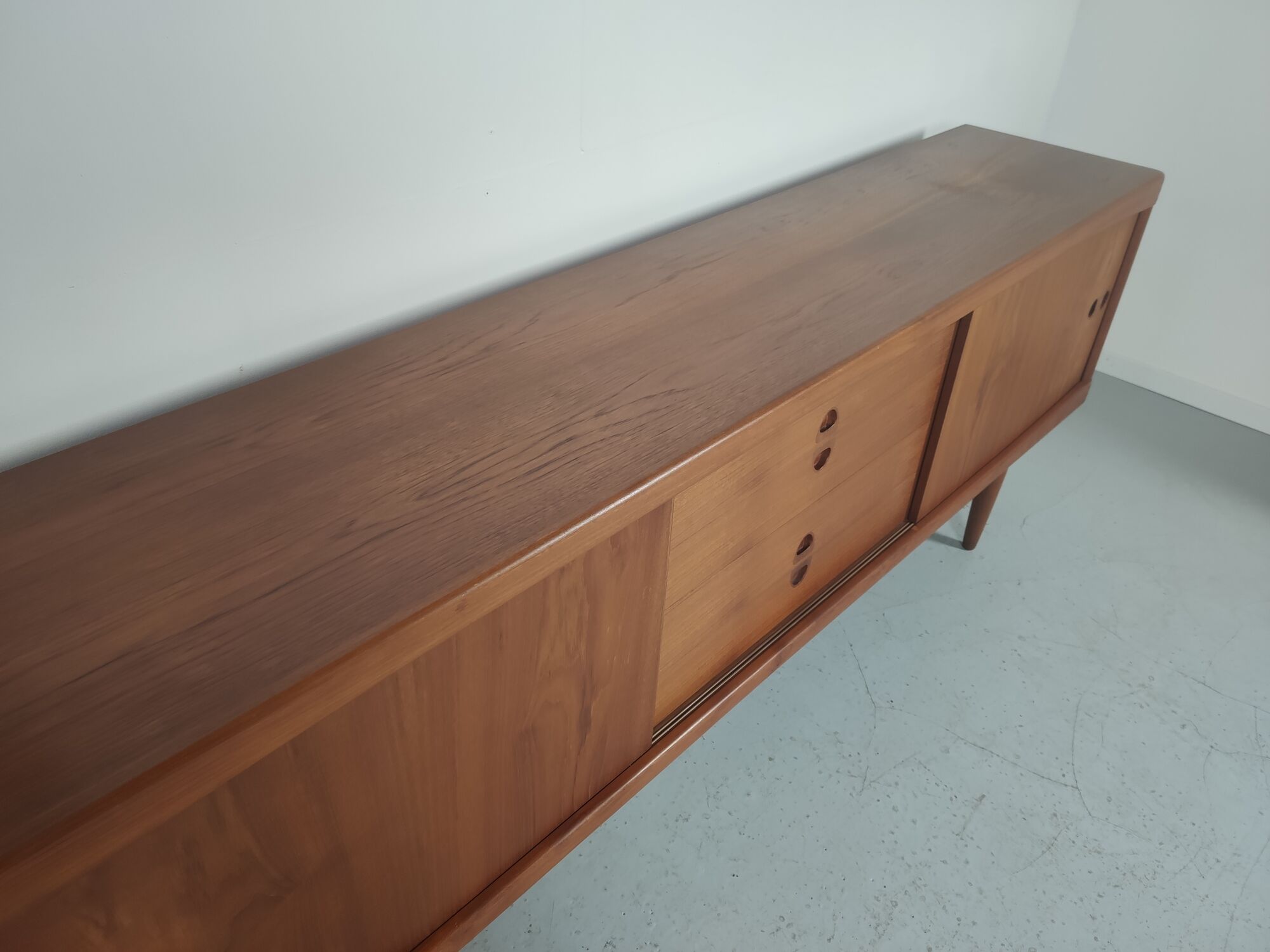 Enfilade en teck HW Klein pour Bramin made in Denmark 1960s
