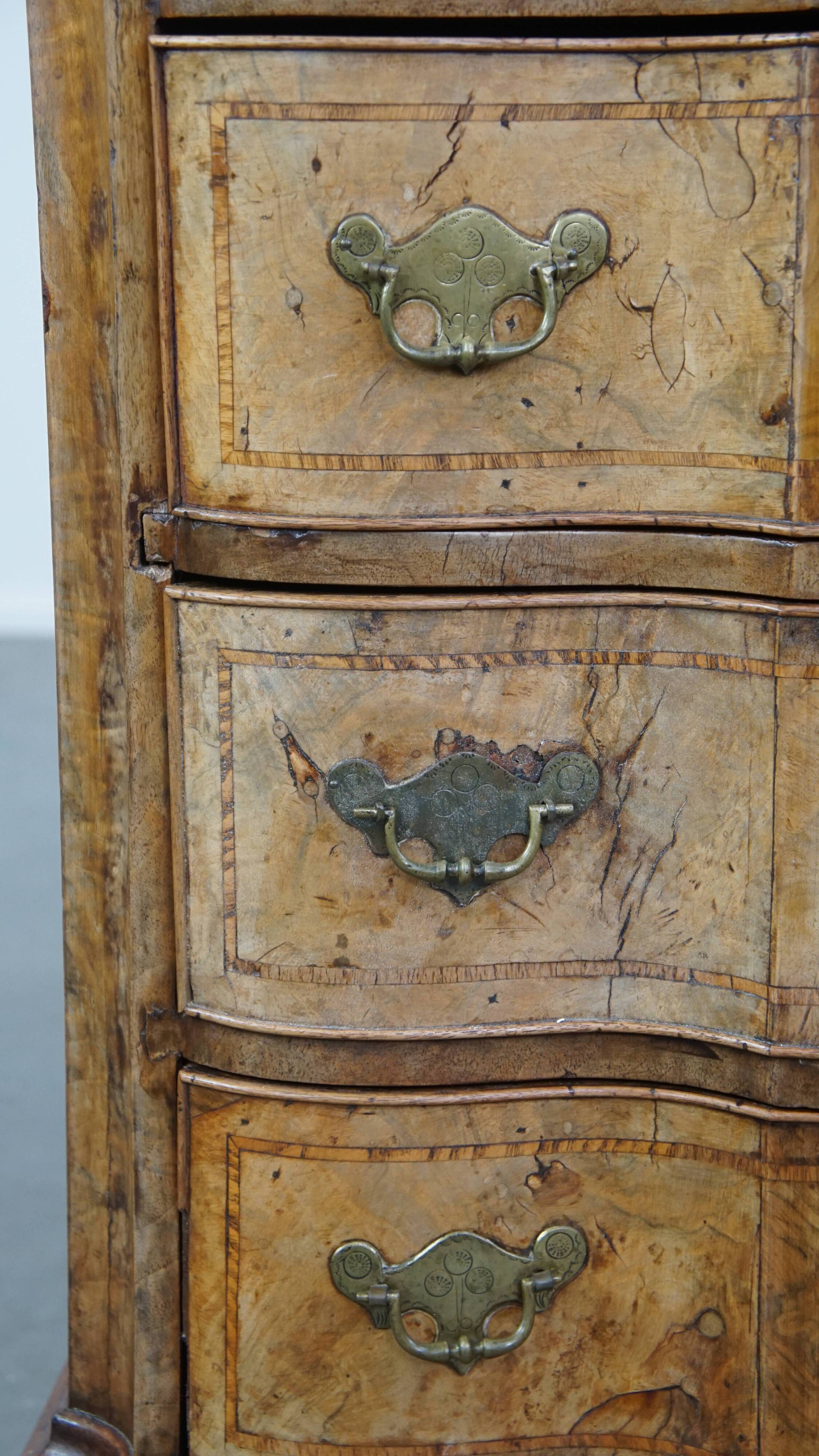 Baroque organ-bent walnut antique chest of drawers from the 18th century