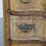 Commode en noyer courbé avec orgue baroque, XVIIIe siècle