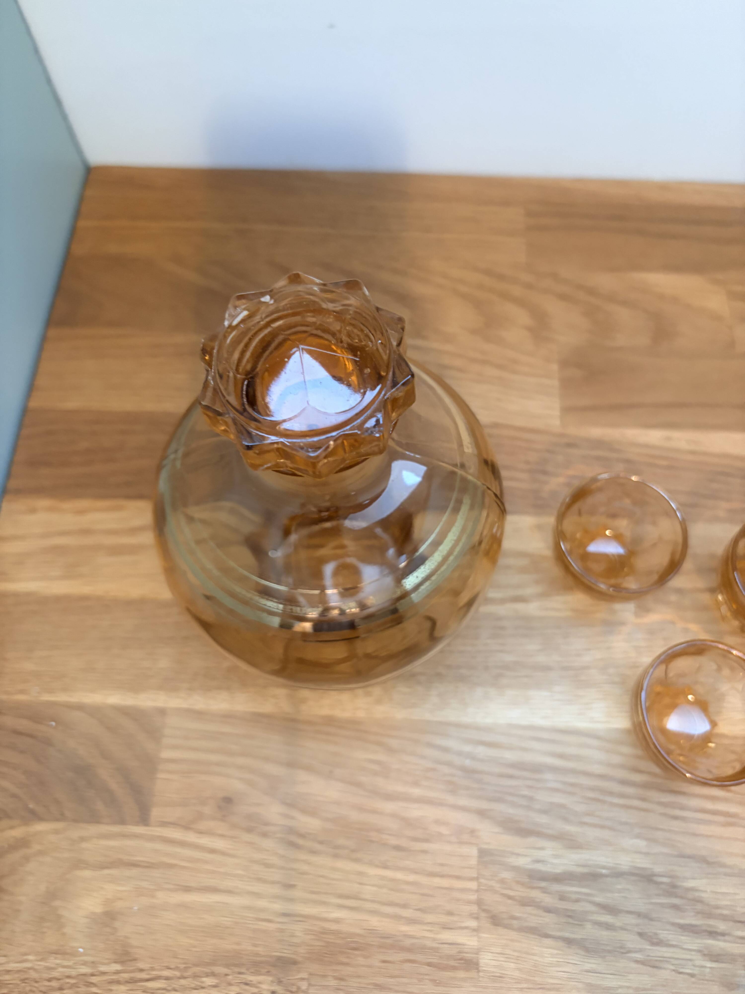 Carafe and 5 pink glass liqueur glasses with a gold rim 2008123