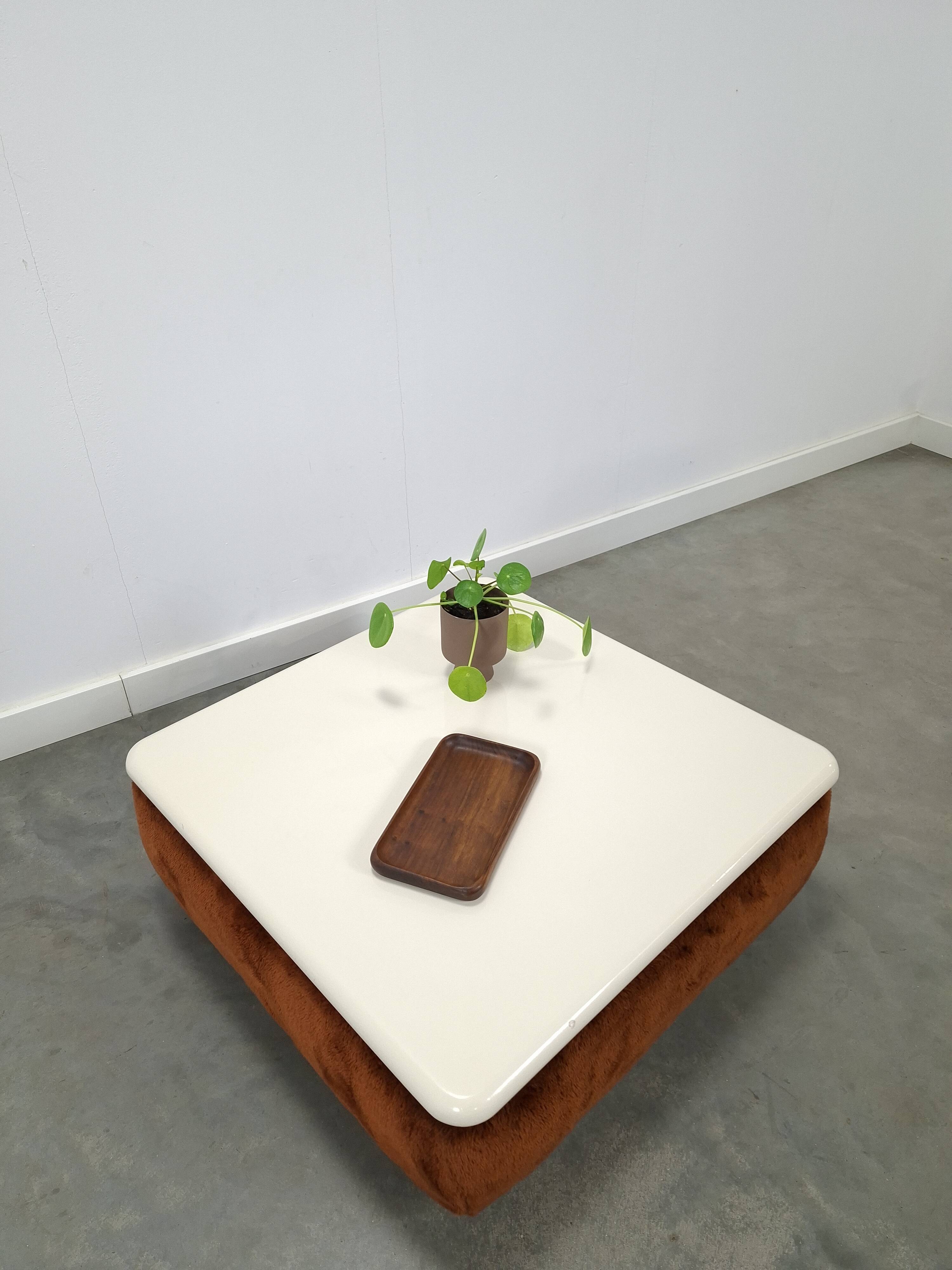 Table basse Fluffy Space Age