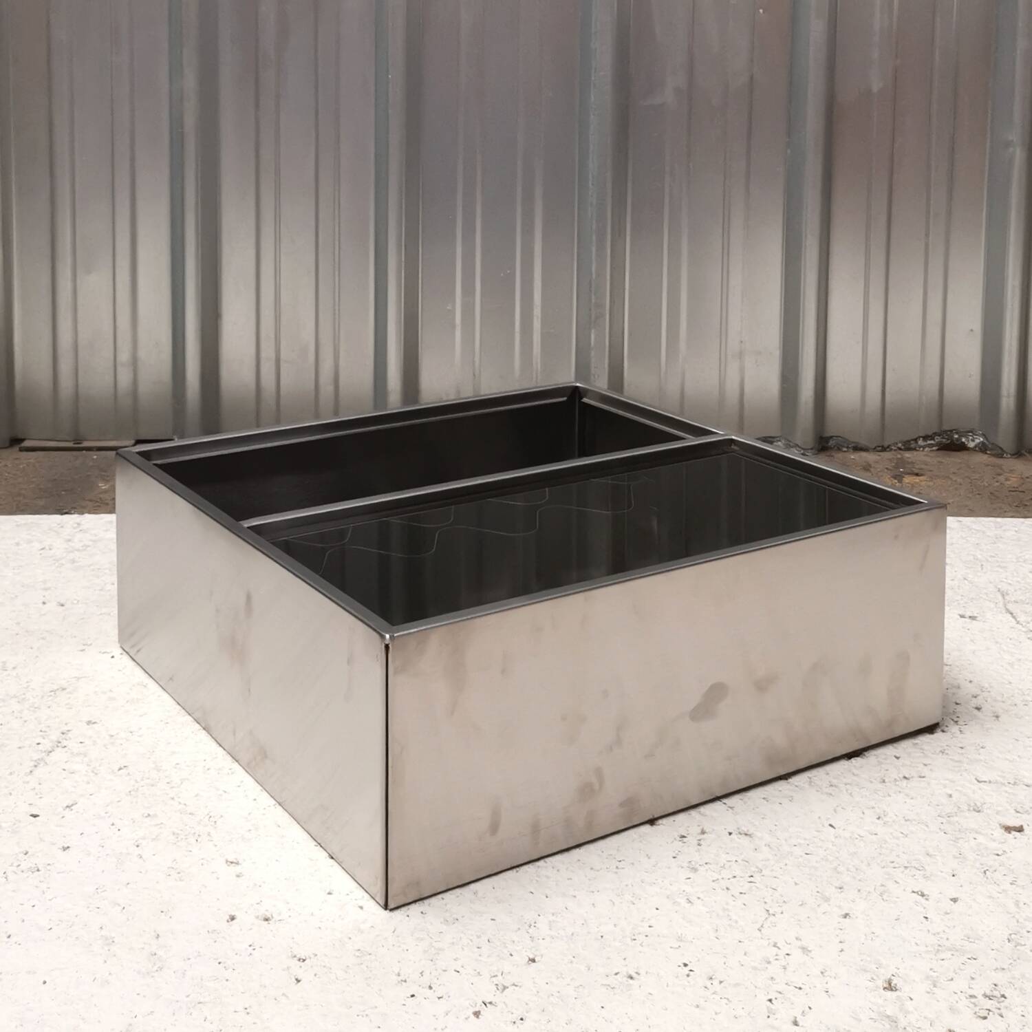 Table basse carré inox et verre, 1970