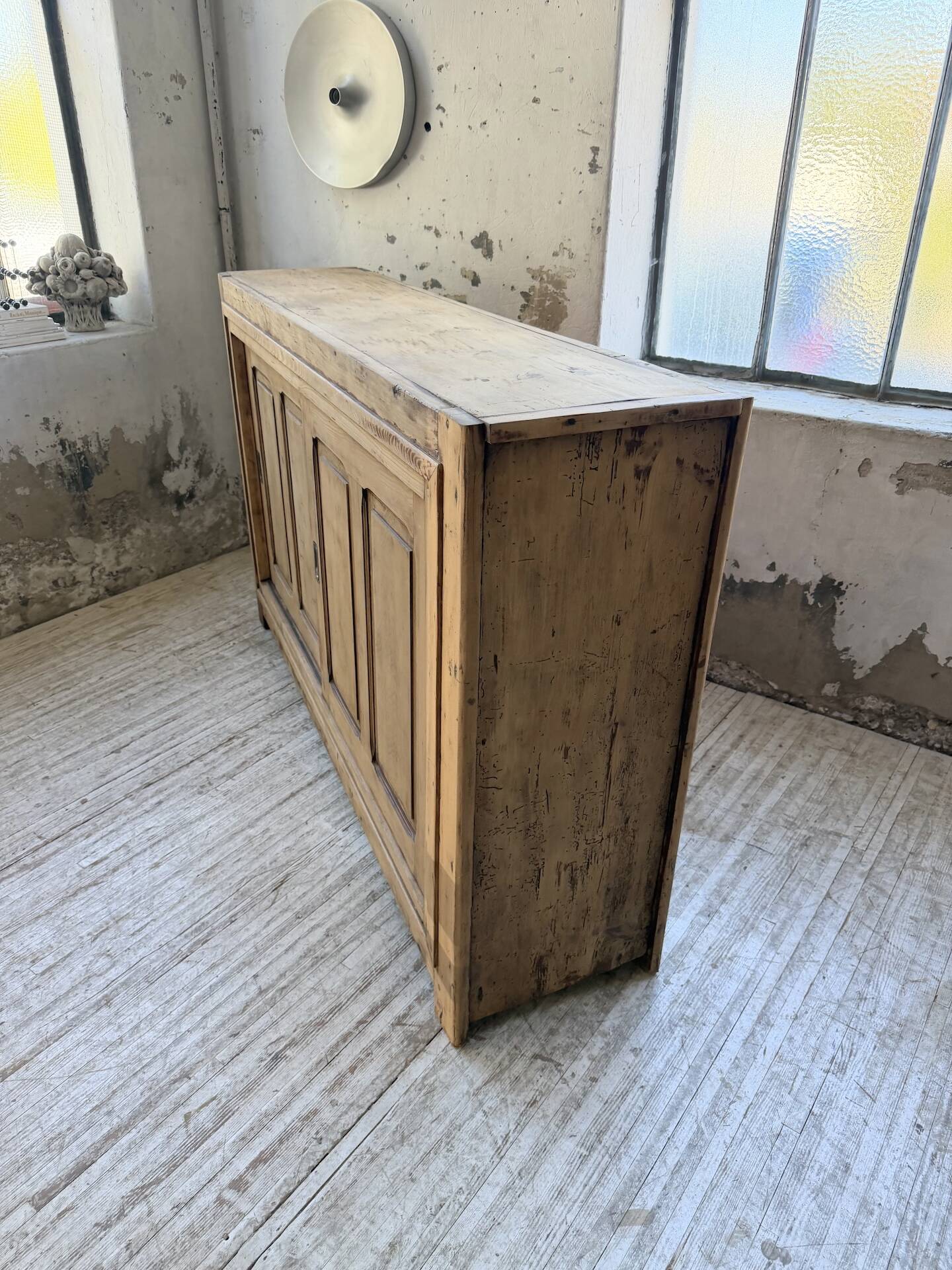 Enfilade with sliding doors from the 1950s
