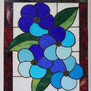 Panneau Vitrail Artisanal à Motif Floral – Verre Coloré, Technique Tiffany