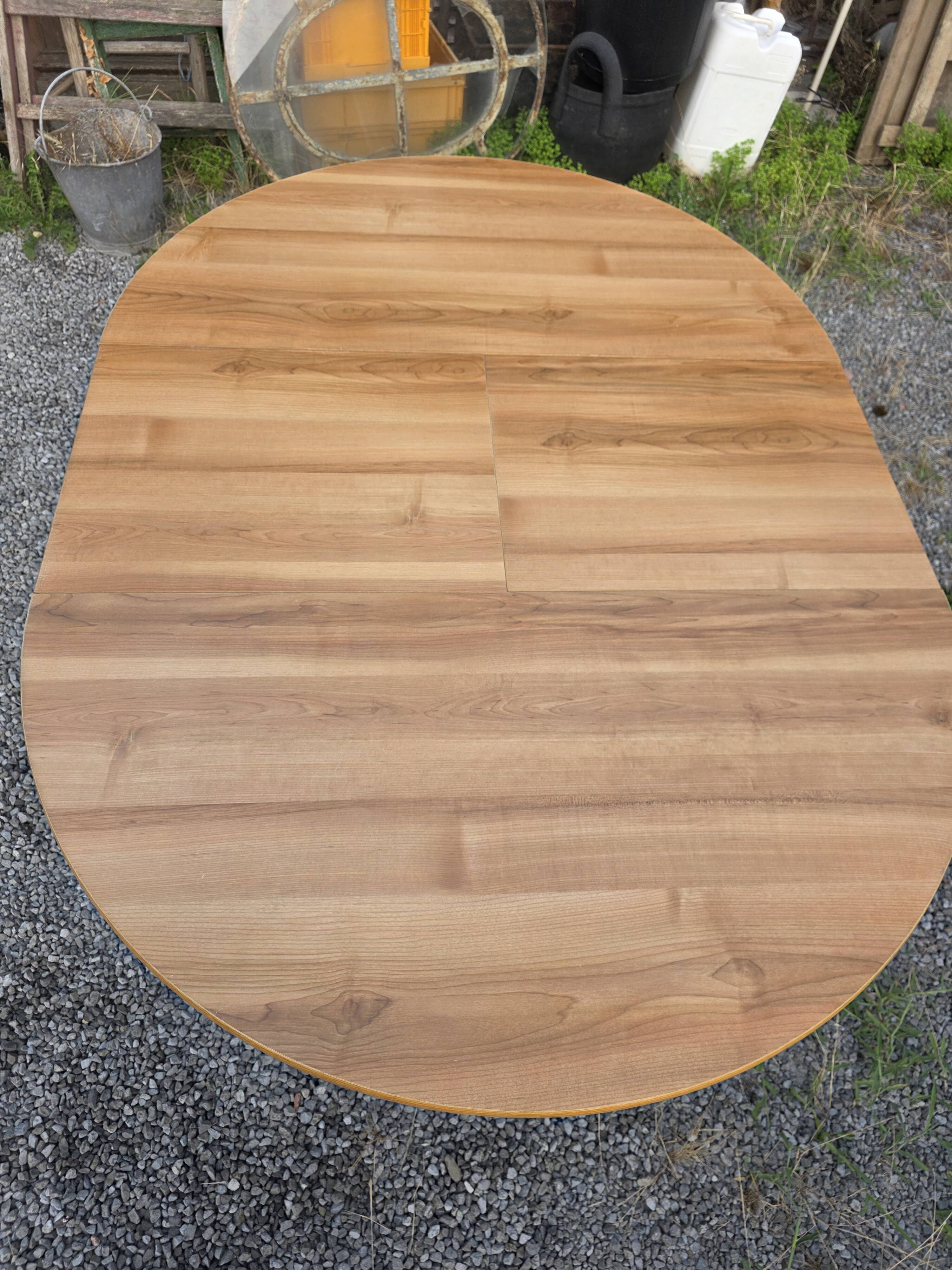 Scandinavian extendable oak table from the 1960s (butterfly extension)