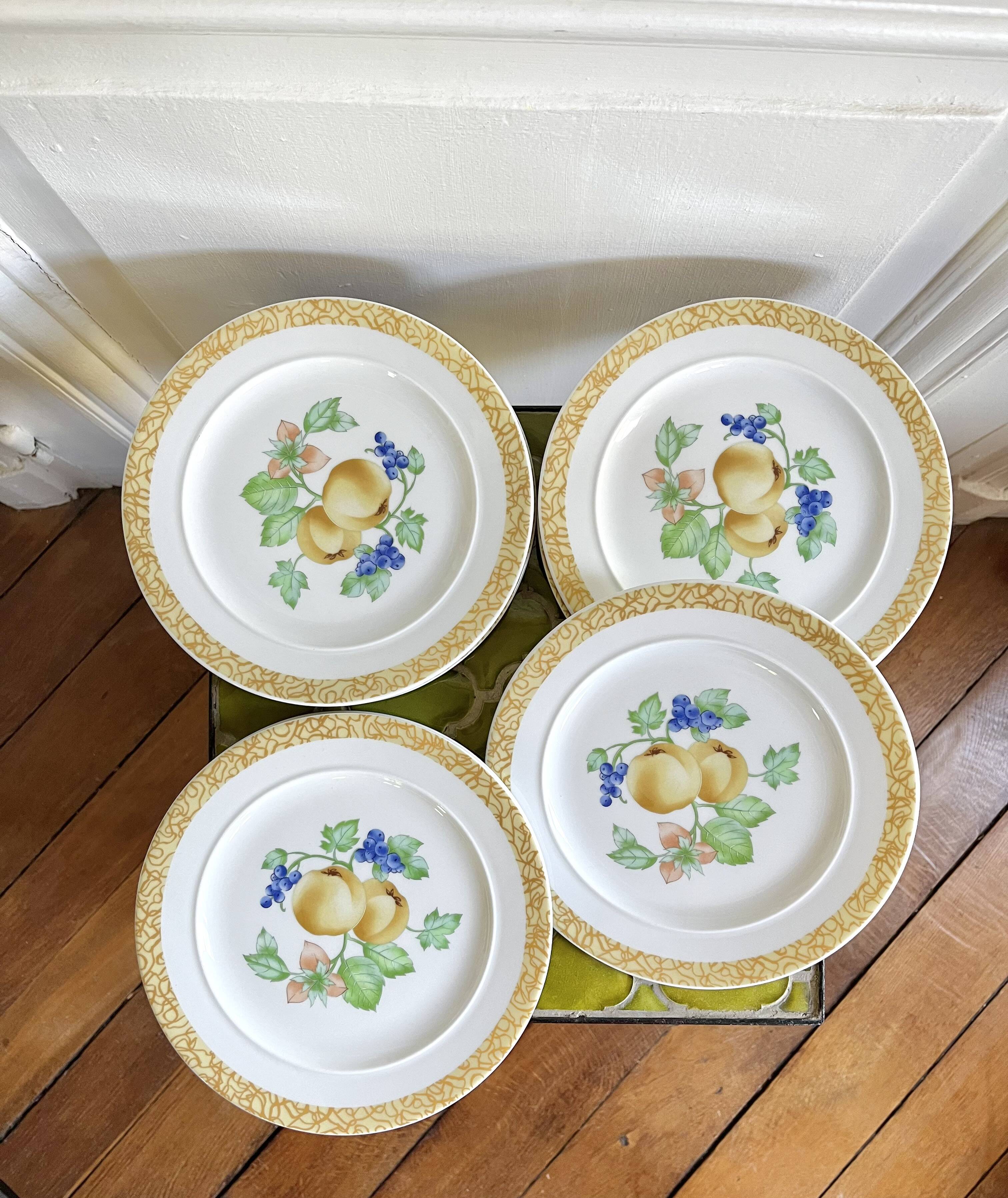 7 porcelain dessert plates