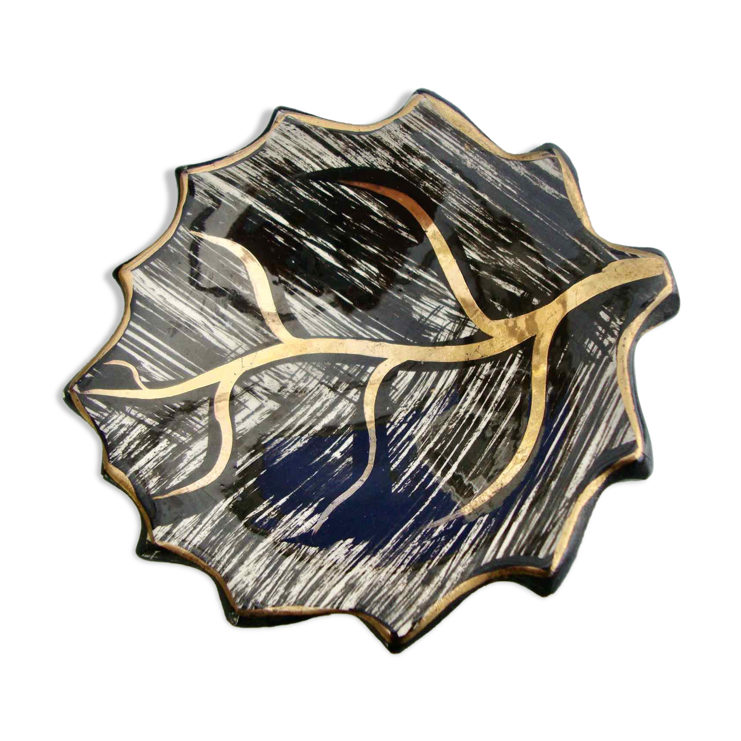 Black and gold leaf cup