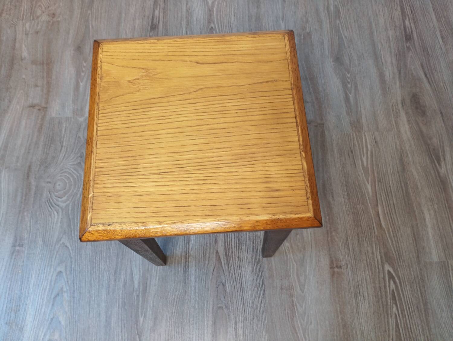 Tabouret coffre en bois