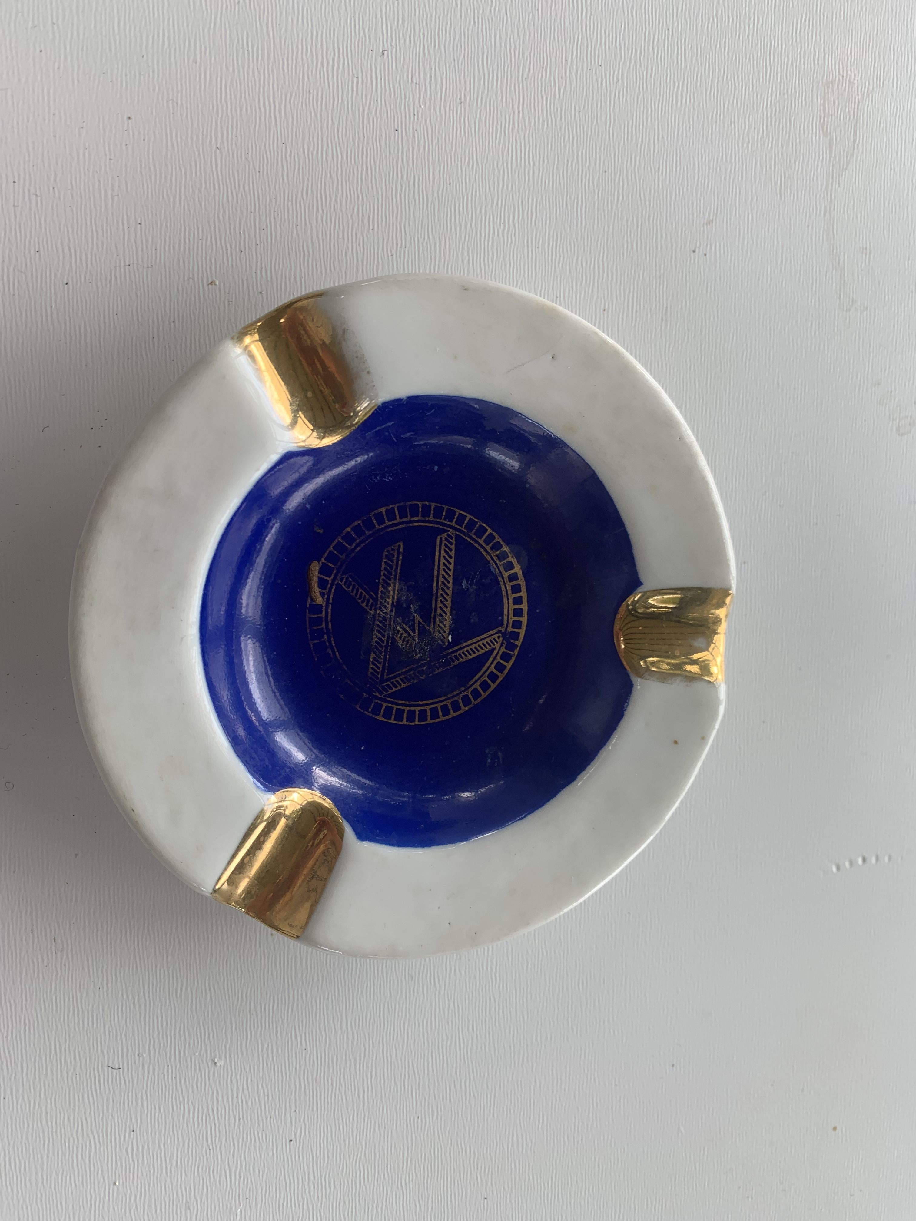 Porcelain ashtray of limoges goumot labesse white and blue vintage 1950